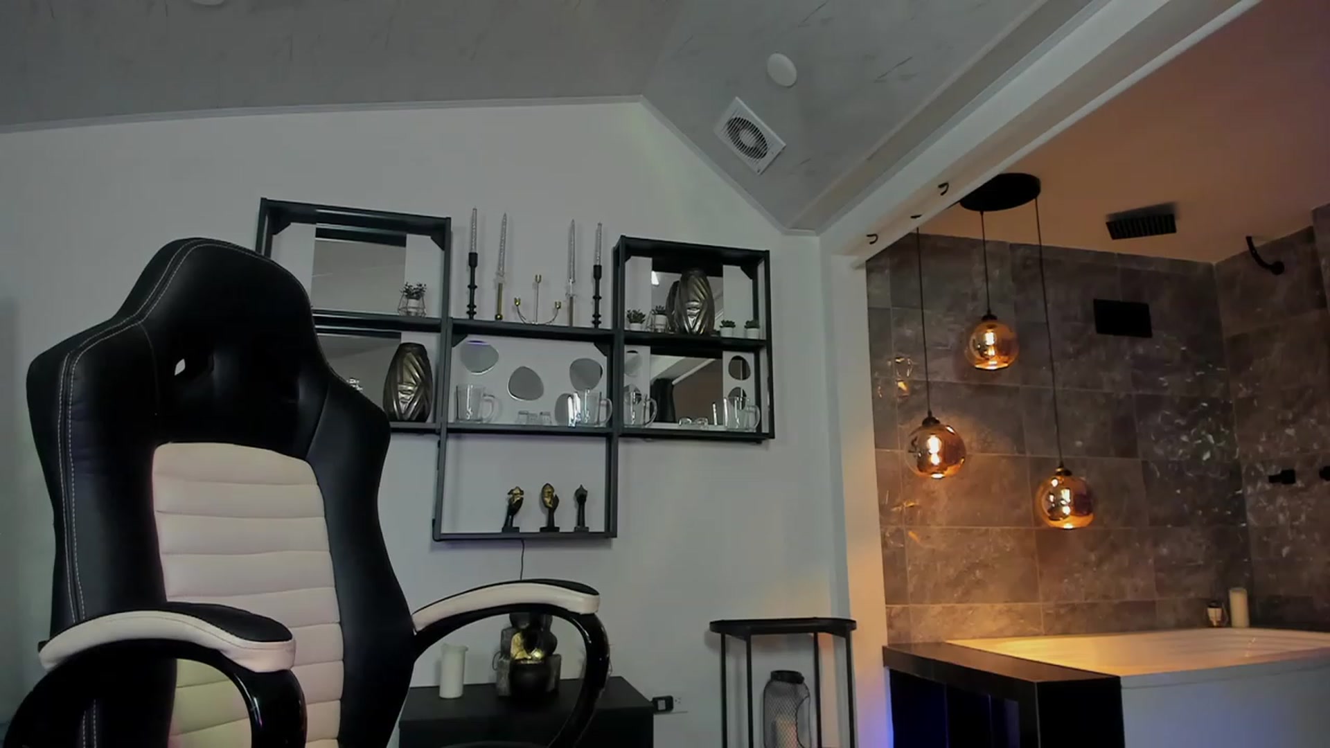 Gallery image thumbnail from Mery_hanks's myfreecams stream on, 03/08/2024, 09:36 image 11 of 20