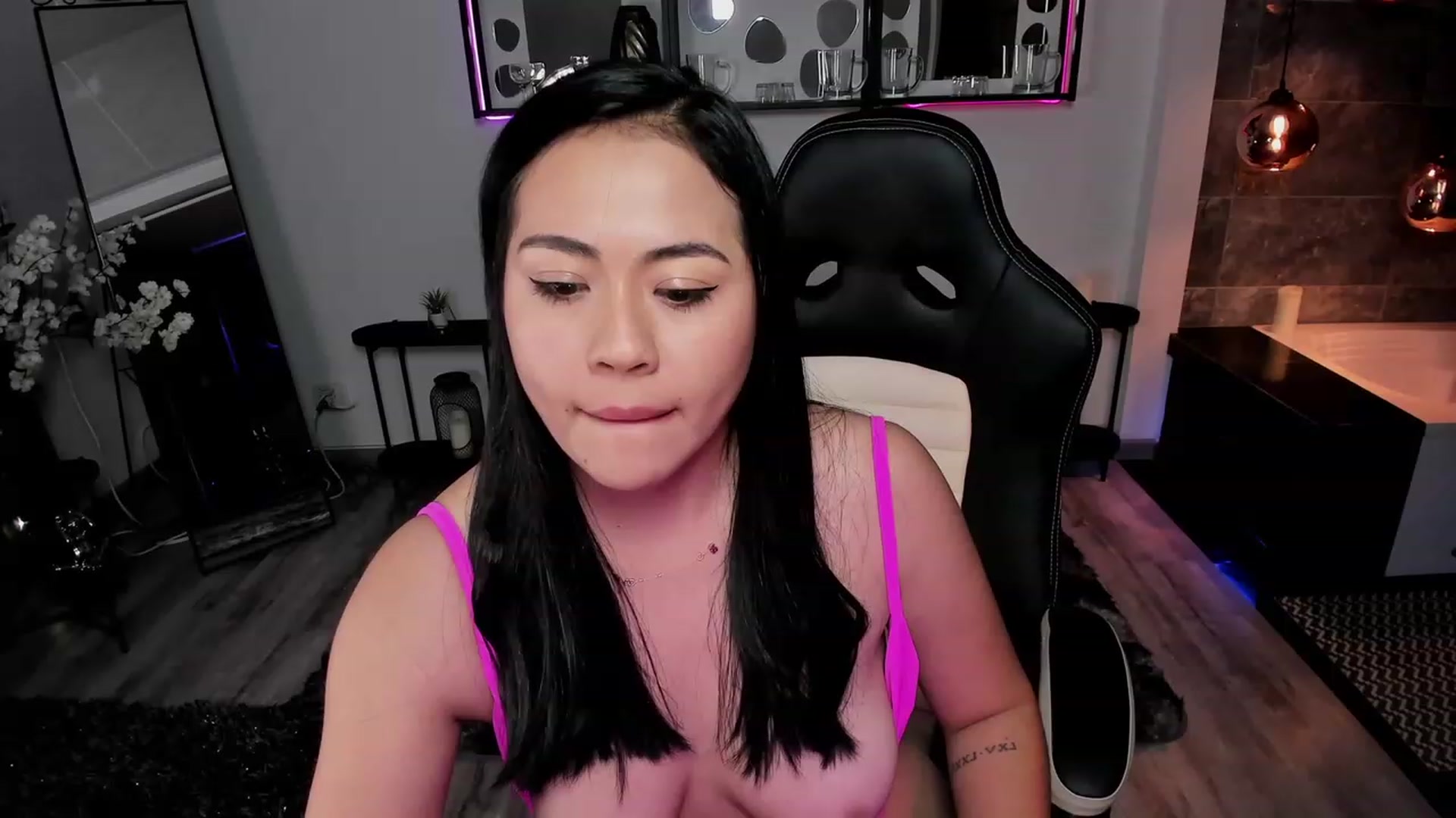 Gallery image thumbnail from Mery_hanks's myfreecams stream on, 03/13/2024, 09:52 image 20 of 20