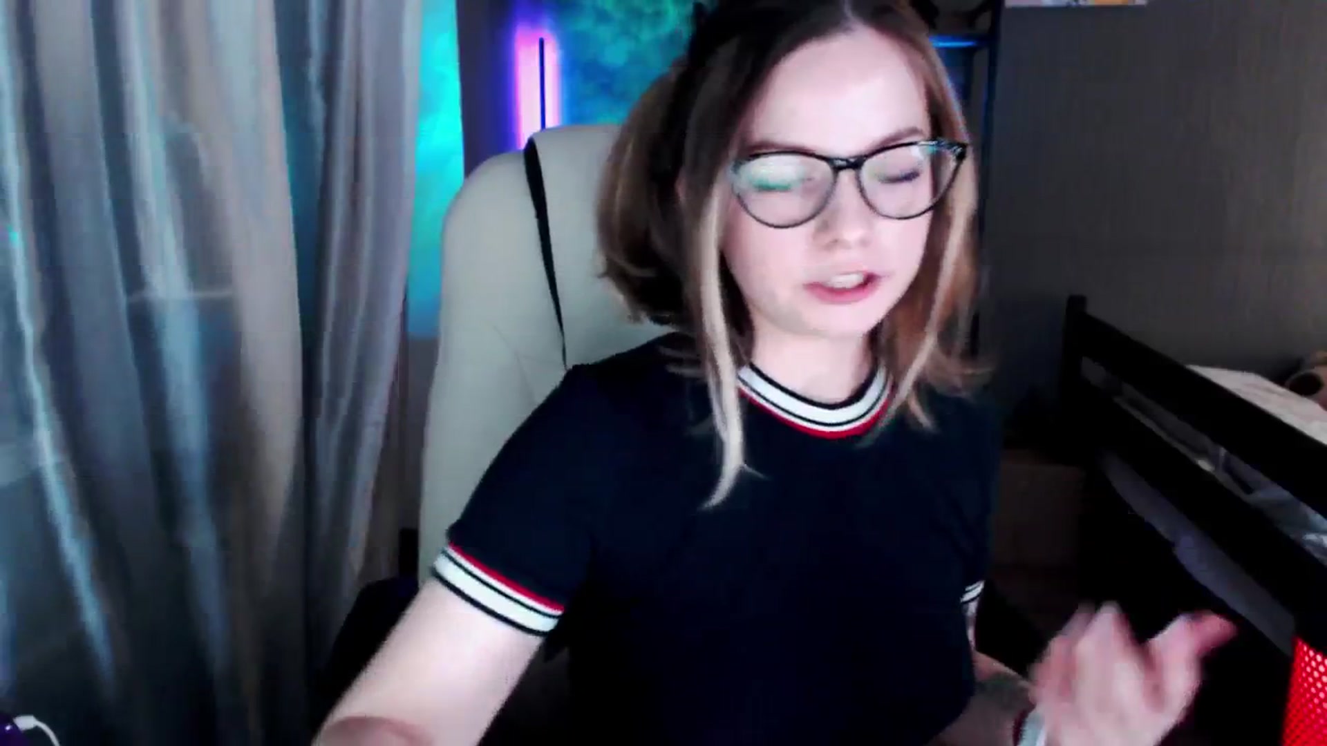Gallery image thumbnail from MewTwo's myfreecams stream on, 05/29/2024, 22:49 image 16 of 20