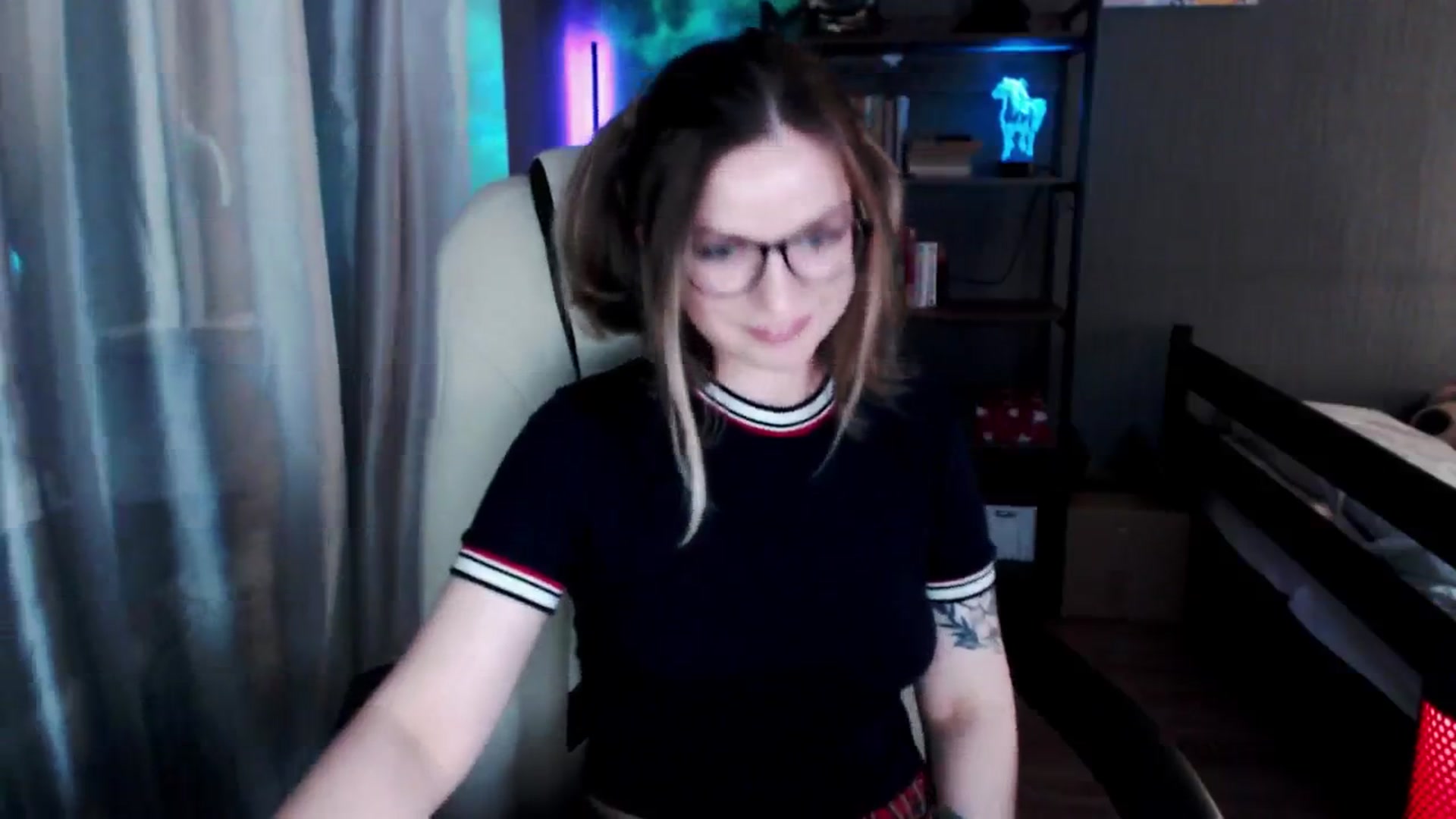 Gallery image thumbnail from MewTwo's myfreecams stream on, 05/29/2024, 22:49 image 17 of 20