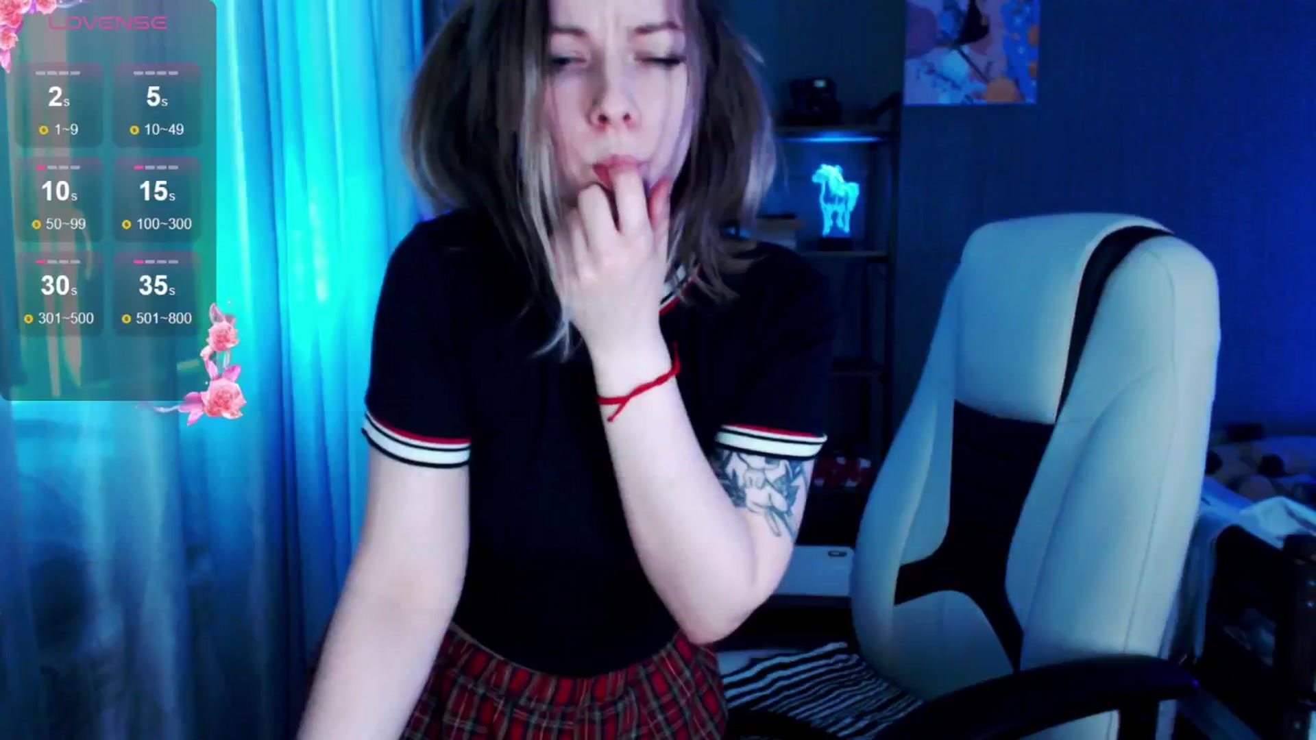 Gallery image thumbnail from MewTwo's myfreecams stream on, 05/30/2024, 04:31 image 20 of 20