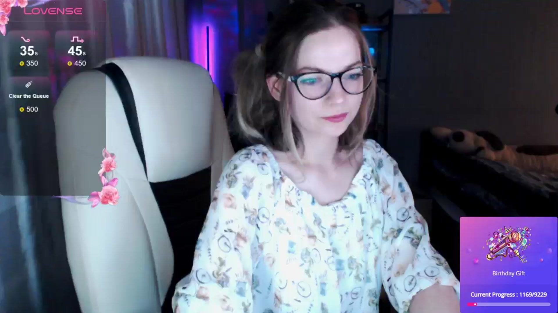Gallery image thumbnail from MewTwo's myfreecams stream on, 06/20/2024, 23:50 image 8 of 20