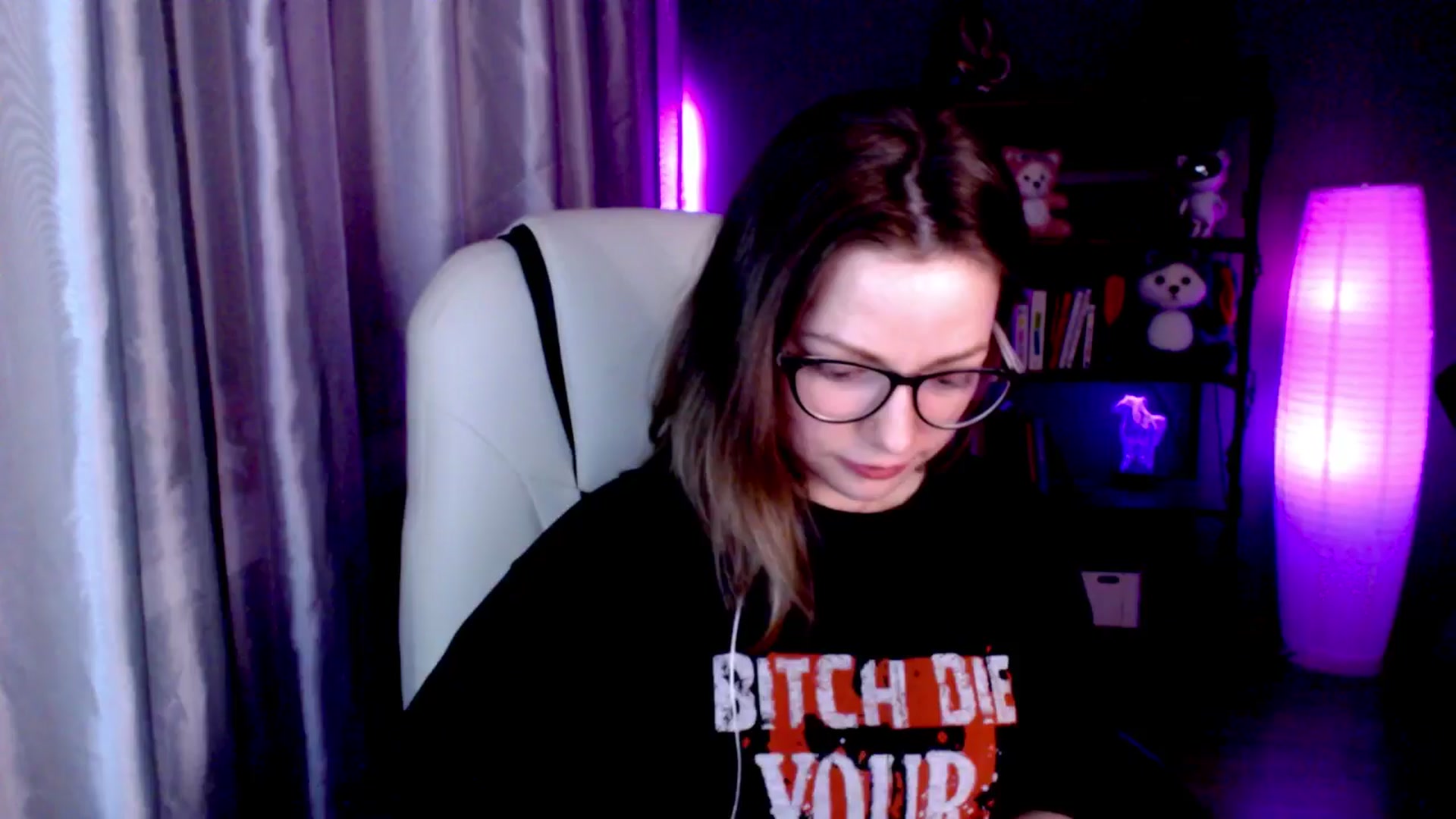 Gallery image thumbnail from MewTwo's myfreecams stream on, 11/19/2024, 22:32 image 12 of 20