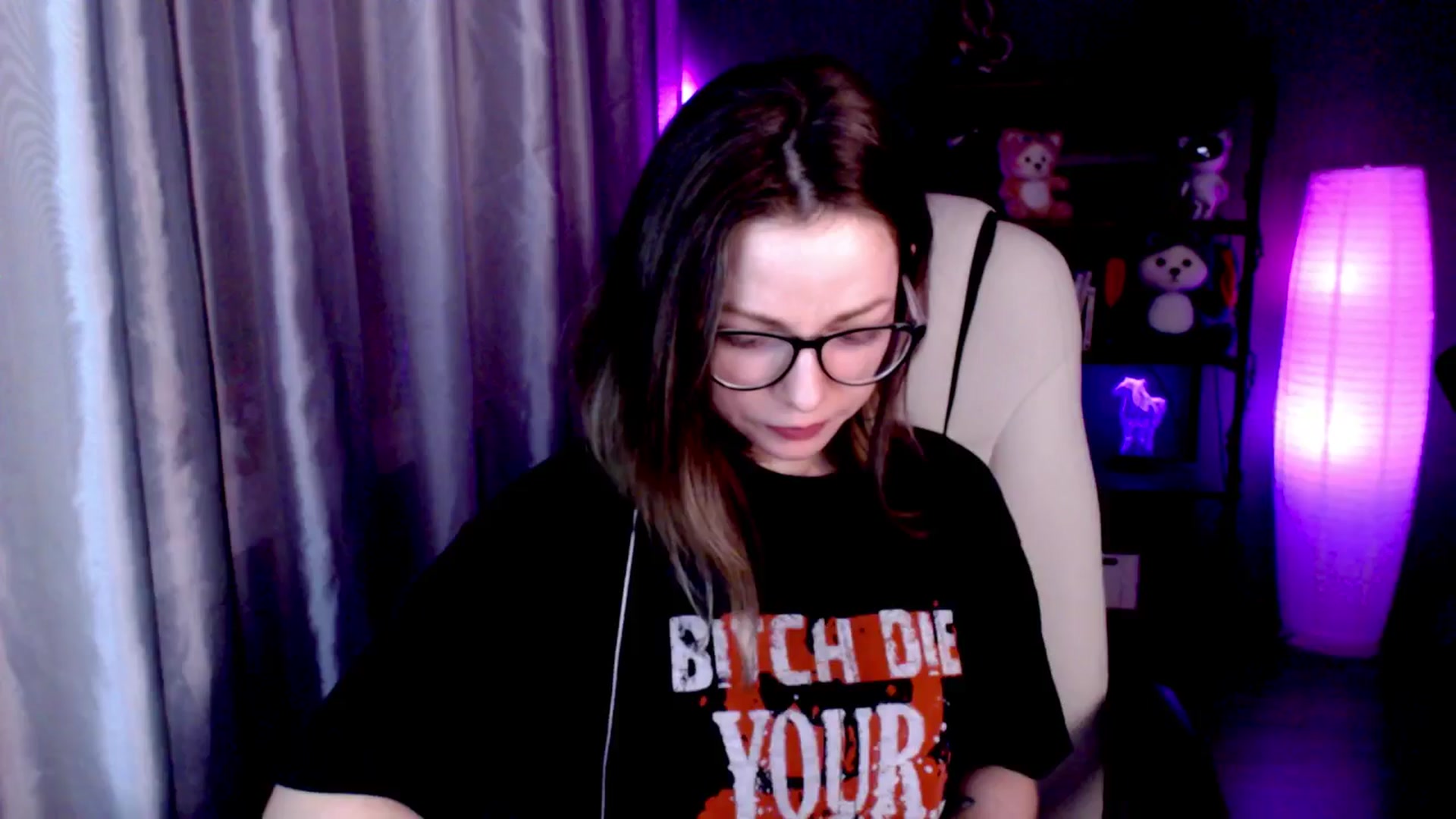 Gallery image thumbnail from MewTwo's myfreecams stream on, 11/19/2024, 22:32 image 15 of 20
