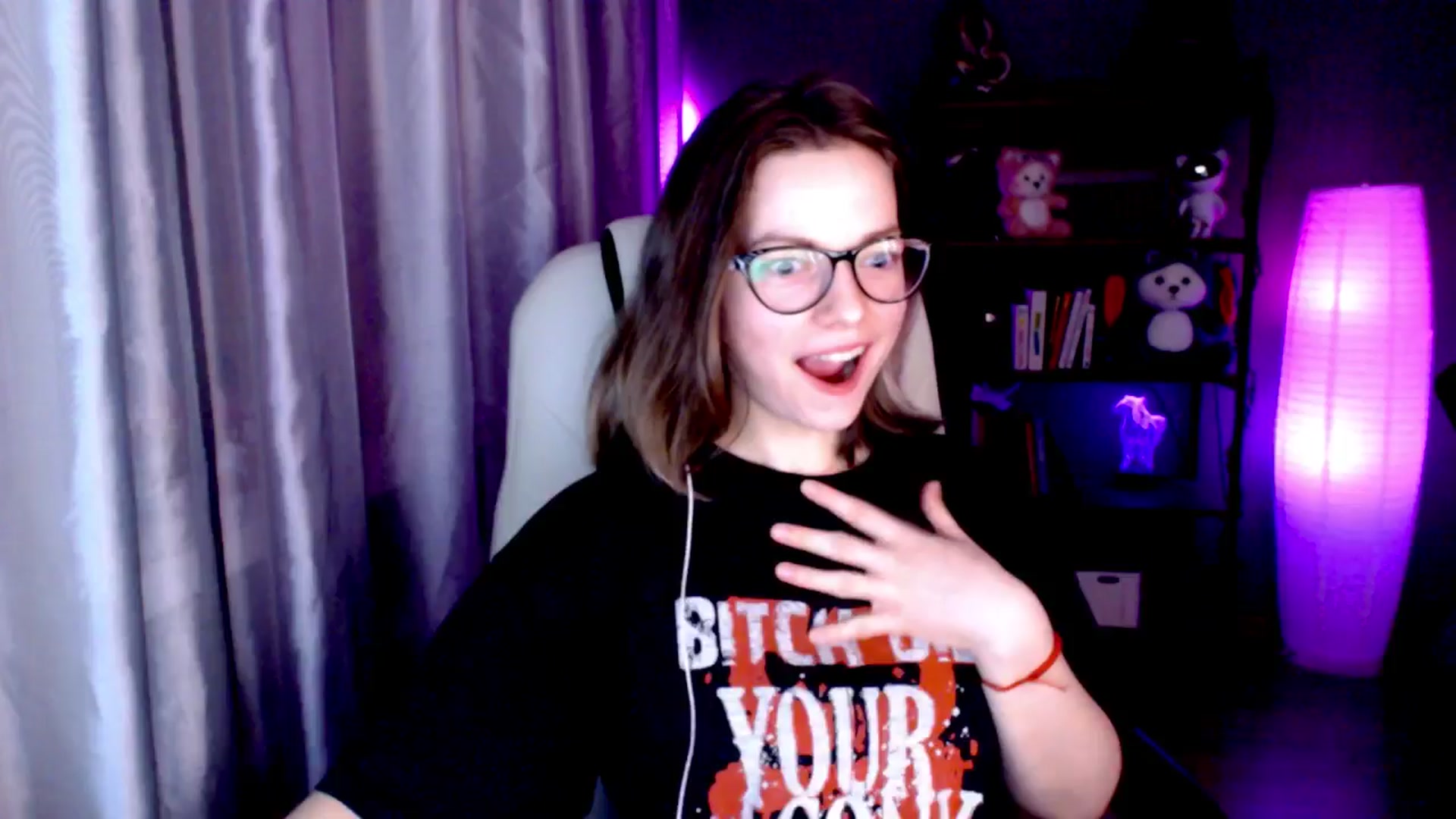 Gallery image thumbnail from MewTwo's myfreecams stream on, 11/19/2024, 22:32 image 7 of 20