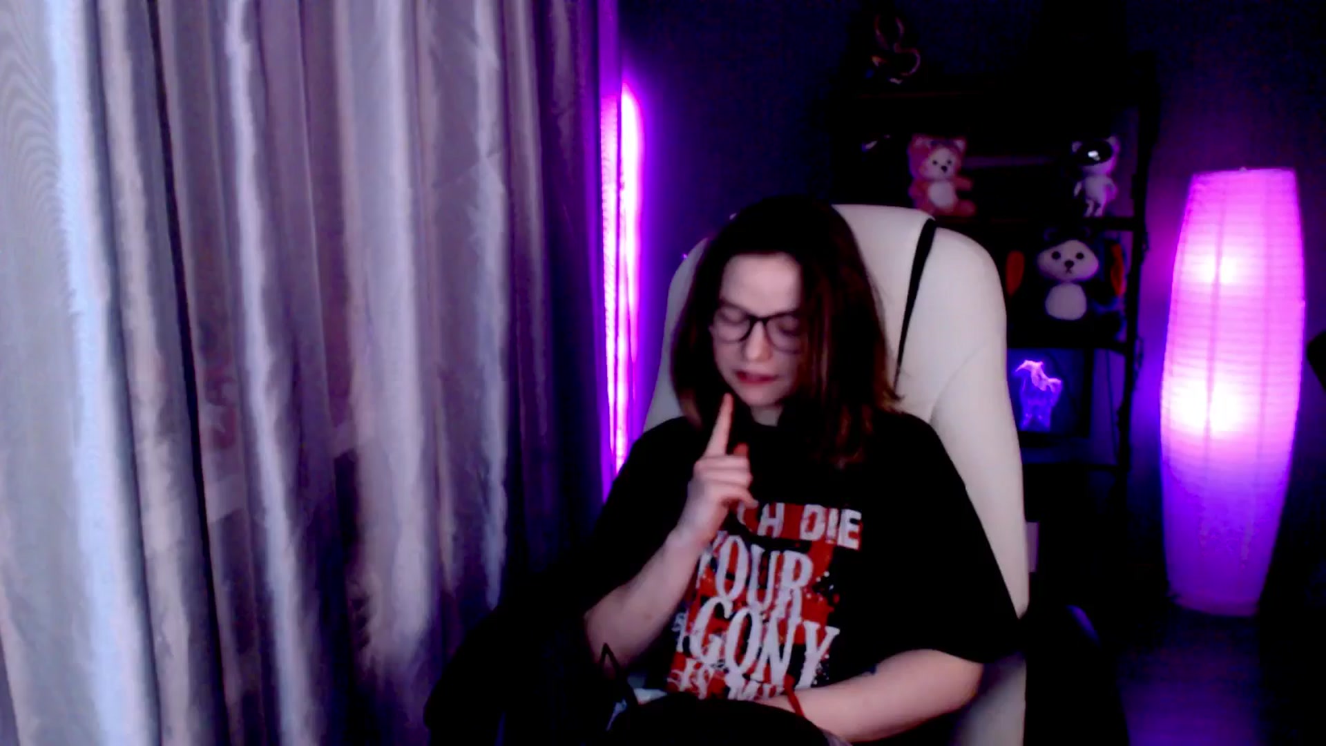 Gallery image thumbnail from MewTwo's myfreecams stream on, 11/19/2024, 22:32 image 1 of 20