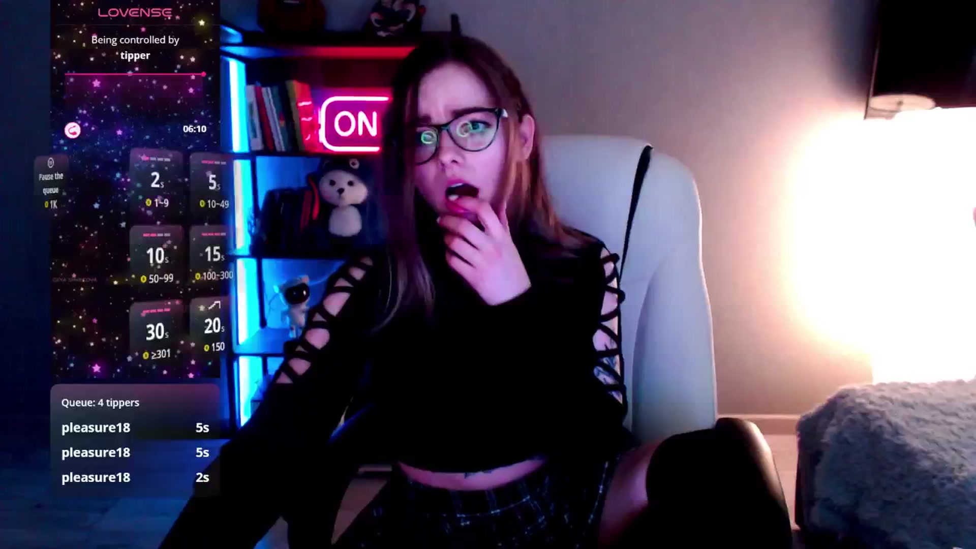 Gallery image thumbnail from MewTwo's myfreecams stream on, 02/20/2025, 07:47 image 12 of 20