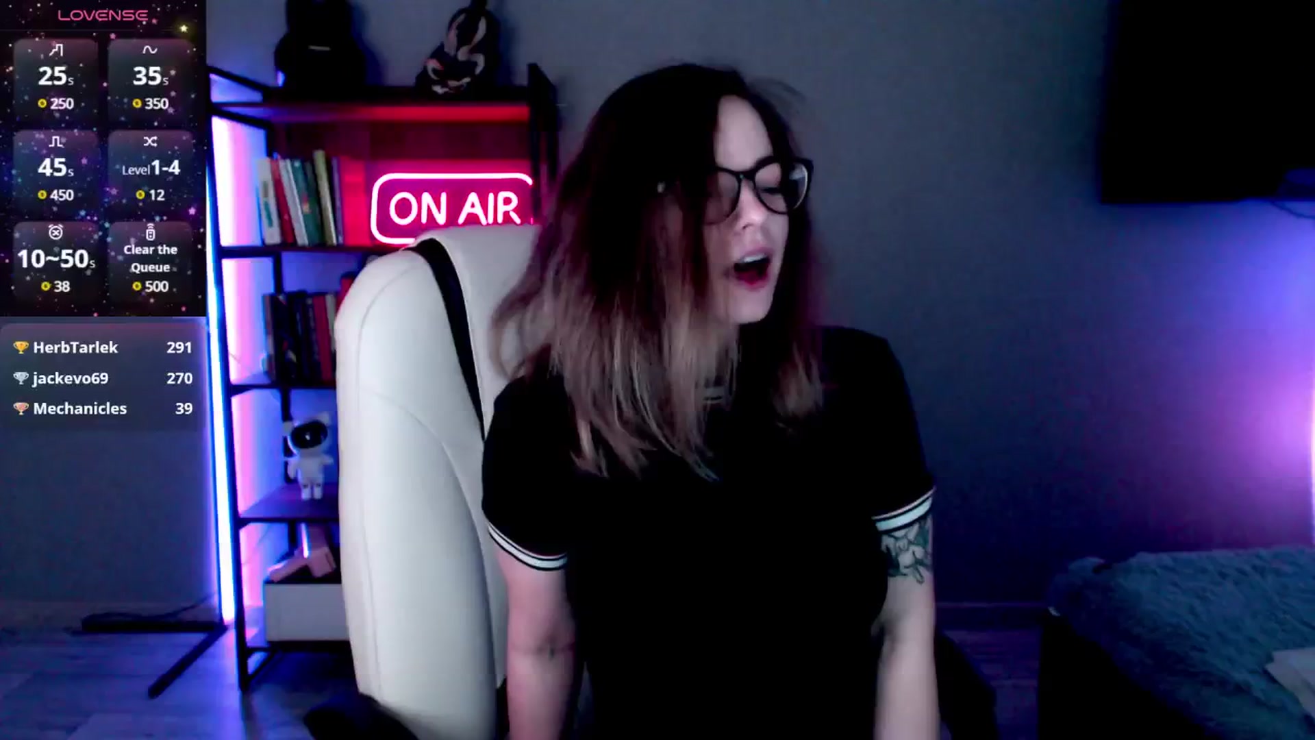Gallery image thumbnail from MewTwo's myfreecams stream on, 02/25/2025, 08:24 image 3 of 20