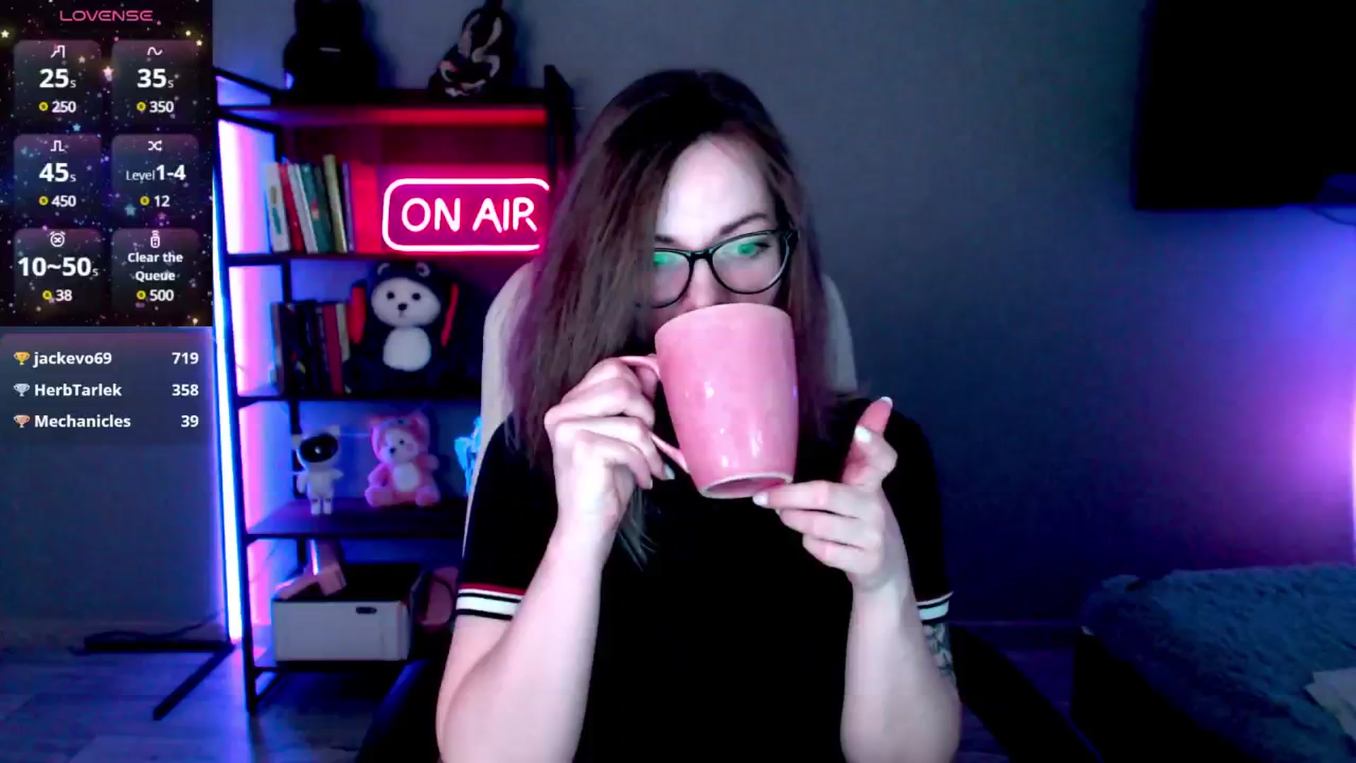 Gallery image thumbnail from MewTwo's myfreecams stream on, 02/25/2025, 08:24 image 10 of 20