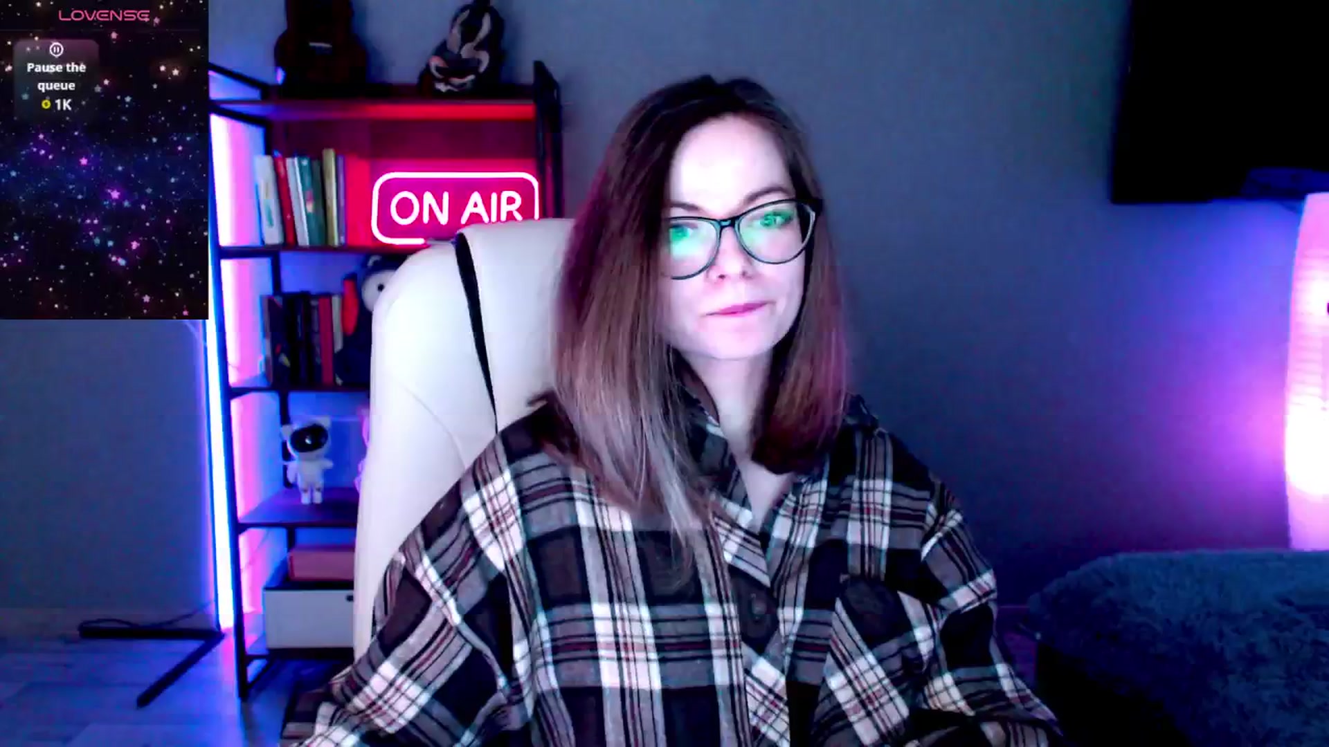 Gallery image thumbnail from MewTwo's myfreecams stream on, 02/26/2025, 08:16 image 13 of 20