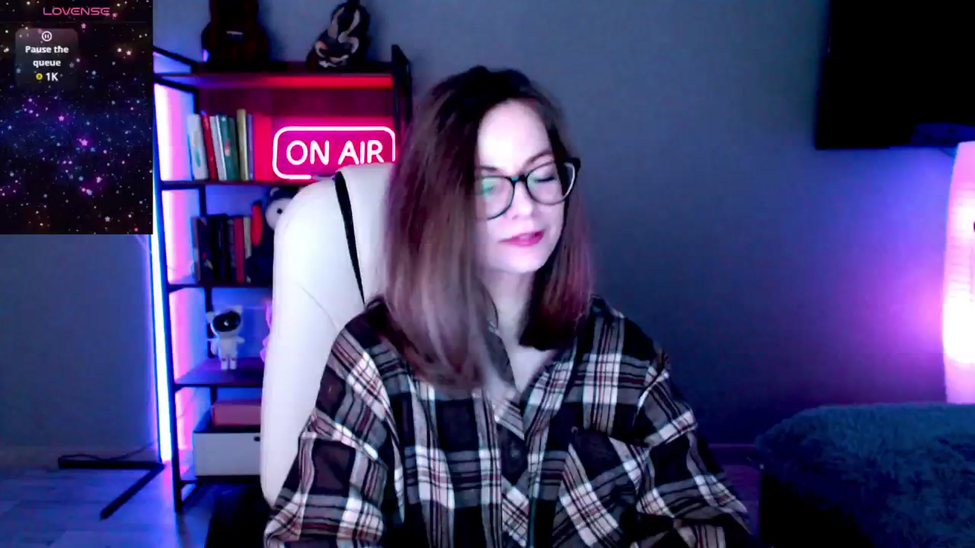 Gallery image thumbnail from MewTwo's myfreecams stream on, 02/26/2025, 08:16 image 12 of 20