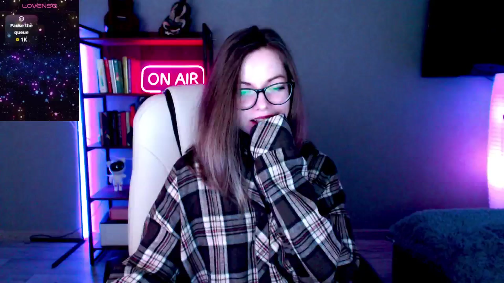 Gallery image thumbnail from MewTwo's myfreecams stream on, 02/26/2025, 08:16 image 16 of 20