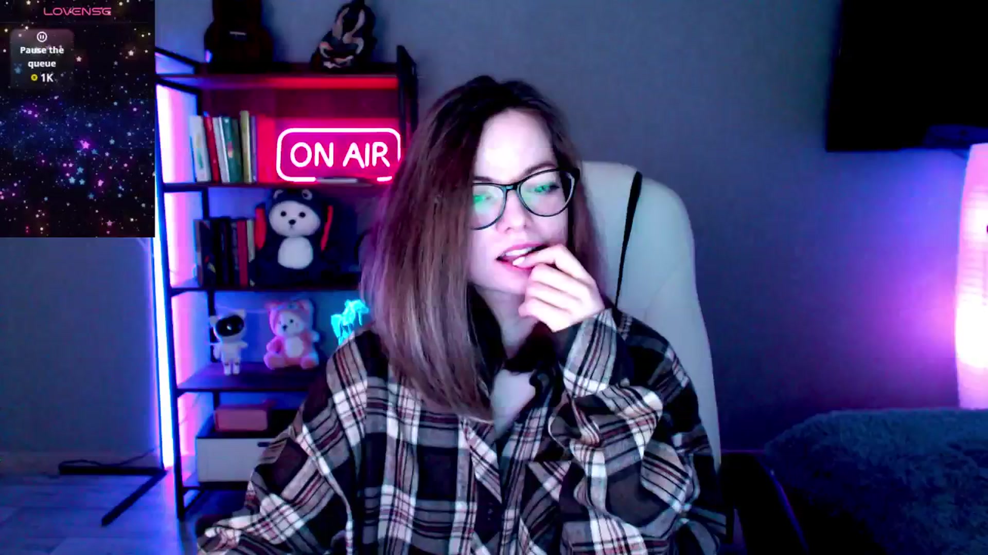 Gallery image thumbnail from MewTwo's myfreecams stream on, 02/26/2025, 08:43 image 12 of 20