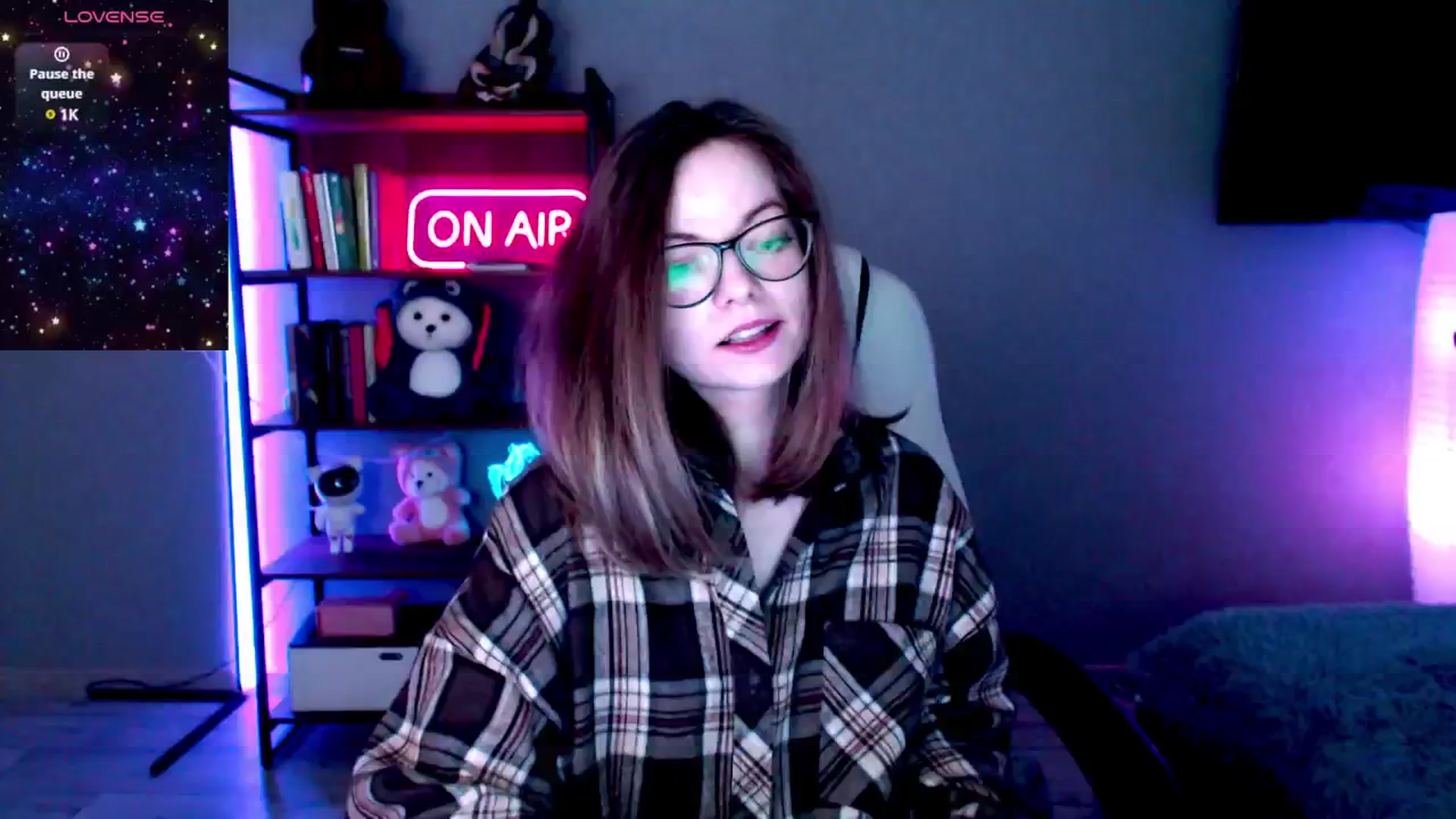 Gallery image thumbnail from MewTwo's myfreecams stream on, 02/26/2025, 08:43 image 6 of 20