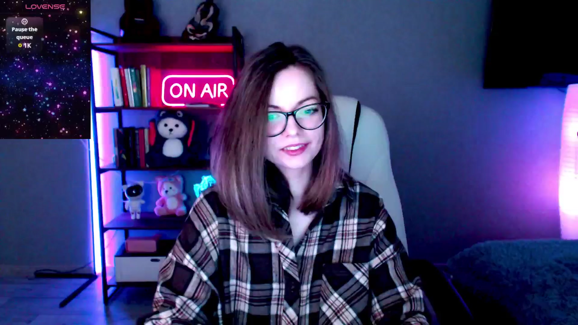 Gallery image thumbnail from MewTwo's myfreecams stream on, 02/26/2025, 08:43 image 11 of 20