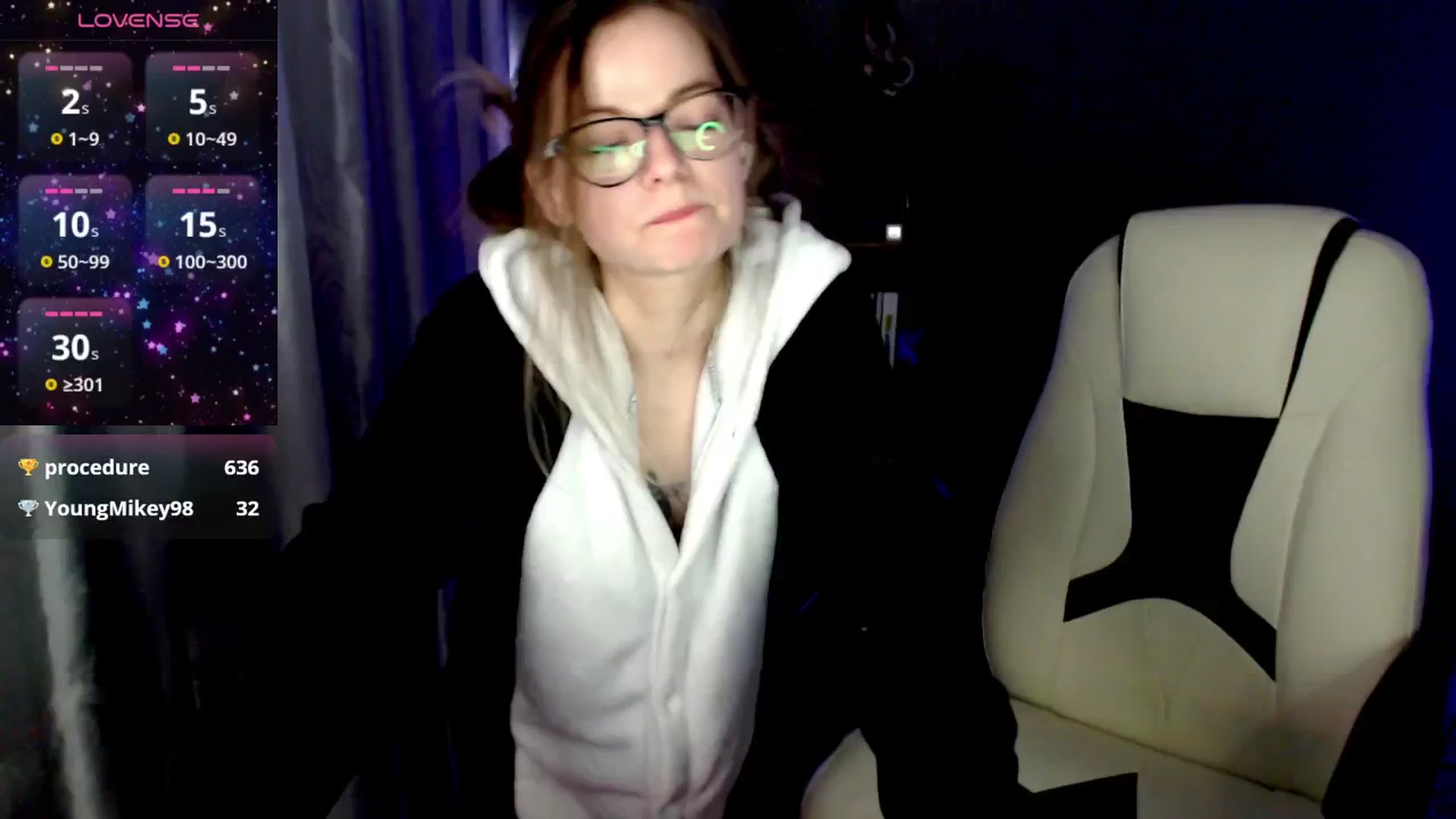 Gallery image thumbnail from MewTwo's myfreecams stream on, 04/29/2025, 20:25 image 12 of 20