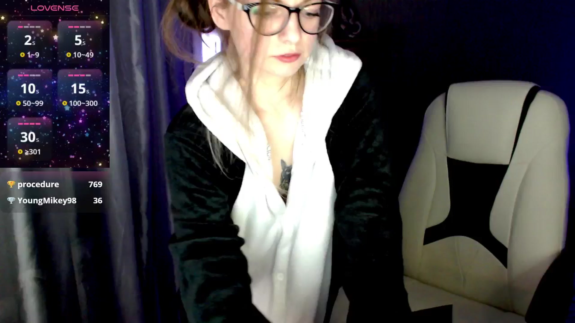 Gallery image thumbnail from MewTwo's myfreecams stream on, 04/29/2025, 20:25 image 14 of 20
