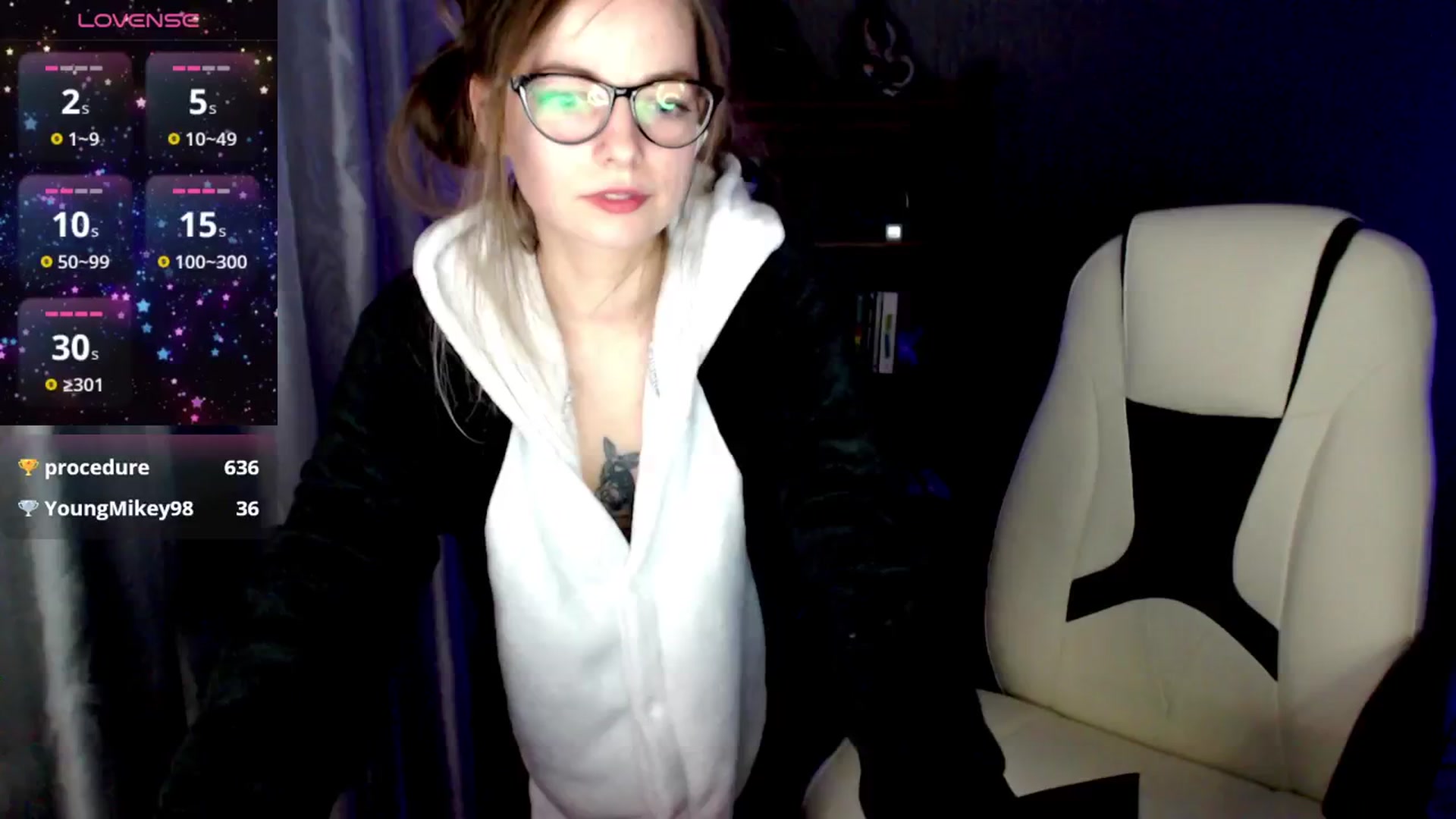 Gallery image thumbnail from MewTwo's myfreecams stream on, 04/29/2025, 20:25 image 13 of 20