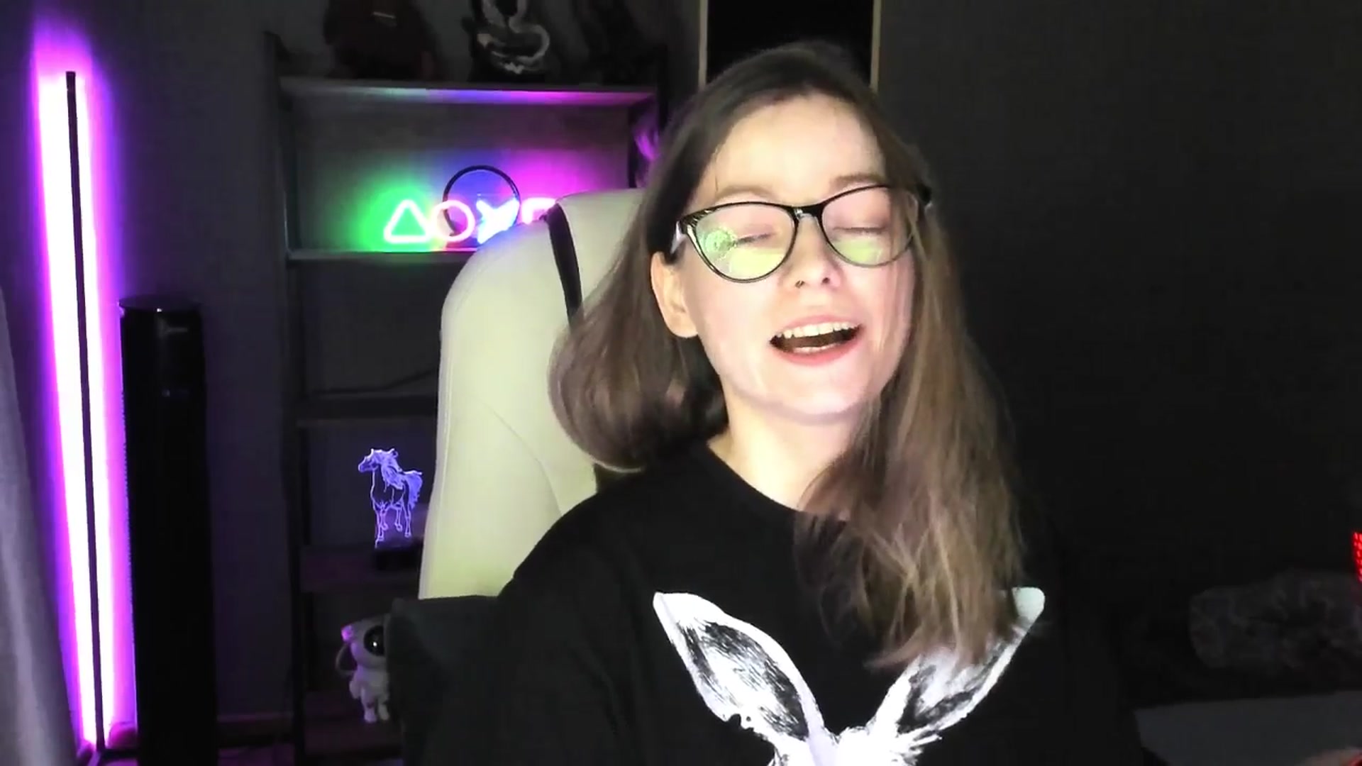 Gallery image thumbnail from MewTwo's myfreecams stream on, 05/24/2025, 23:06 image 12 of 20