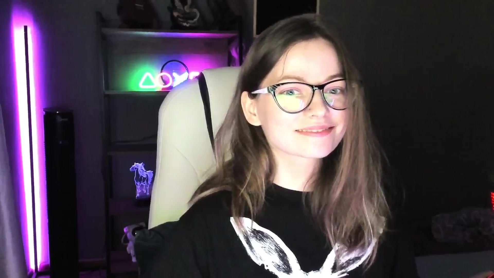 Gallery image thumbnail from MewTwo's myfreecams stream on, 05/24/2025, 23:06 image 16 of 20