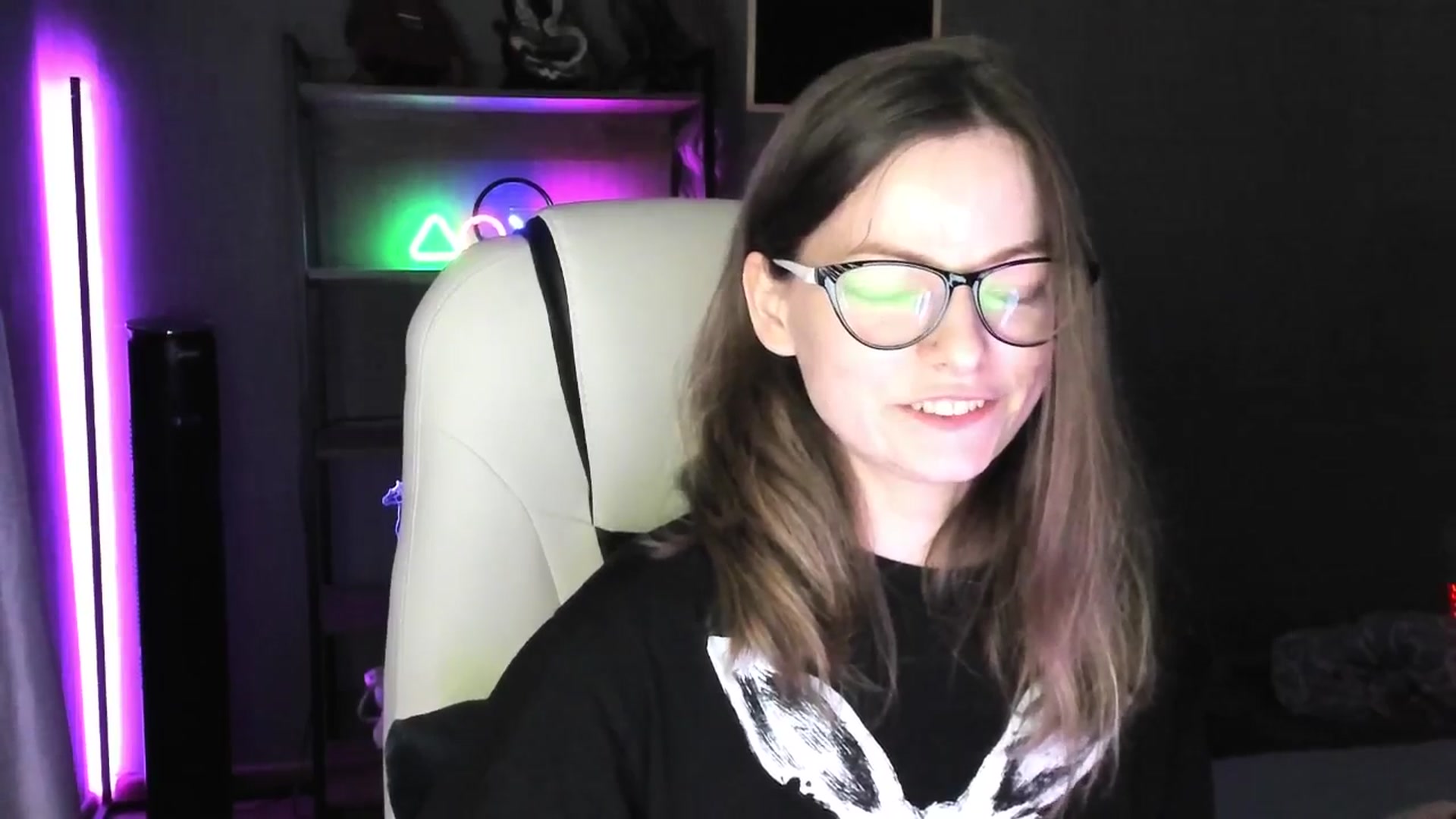 Gallery image thumbnail from MewTwo's myfreecams stream on, 05/24/2025, 23:06 image 10 of 20