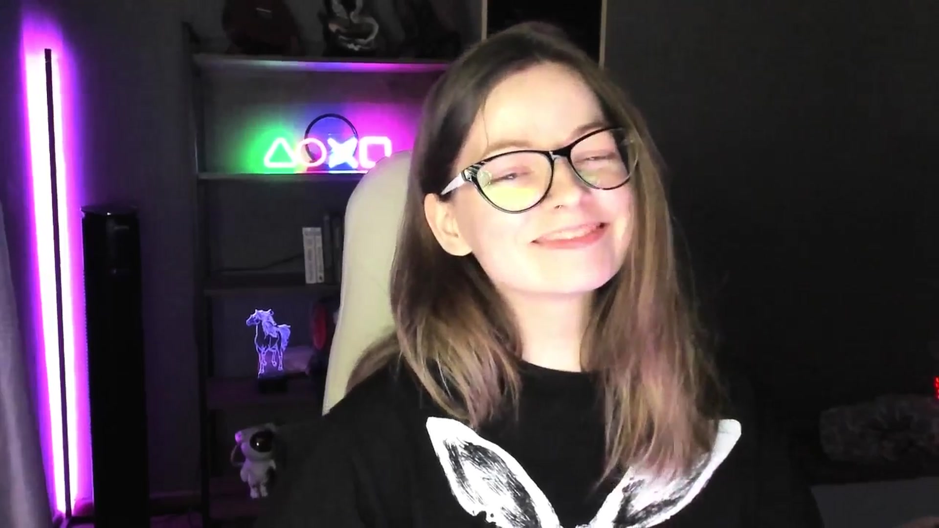 Gallery image thumbnail from MewTwo's myfreecams stream on, 05/24/2025, 23:06 image 9 of 20