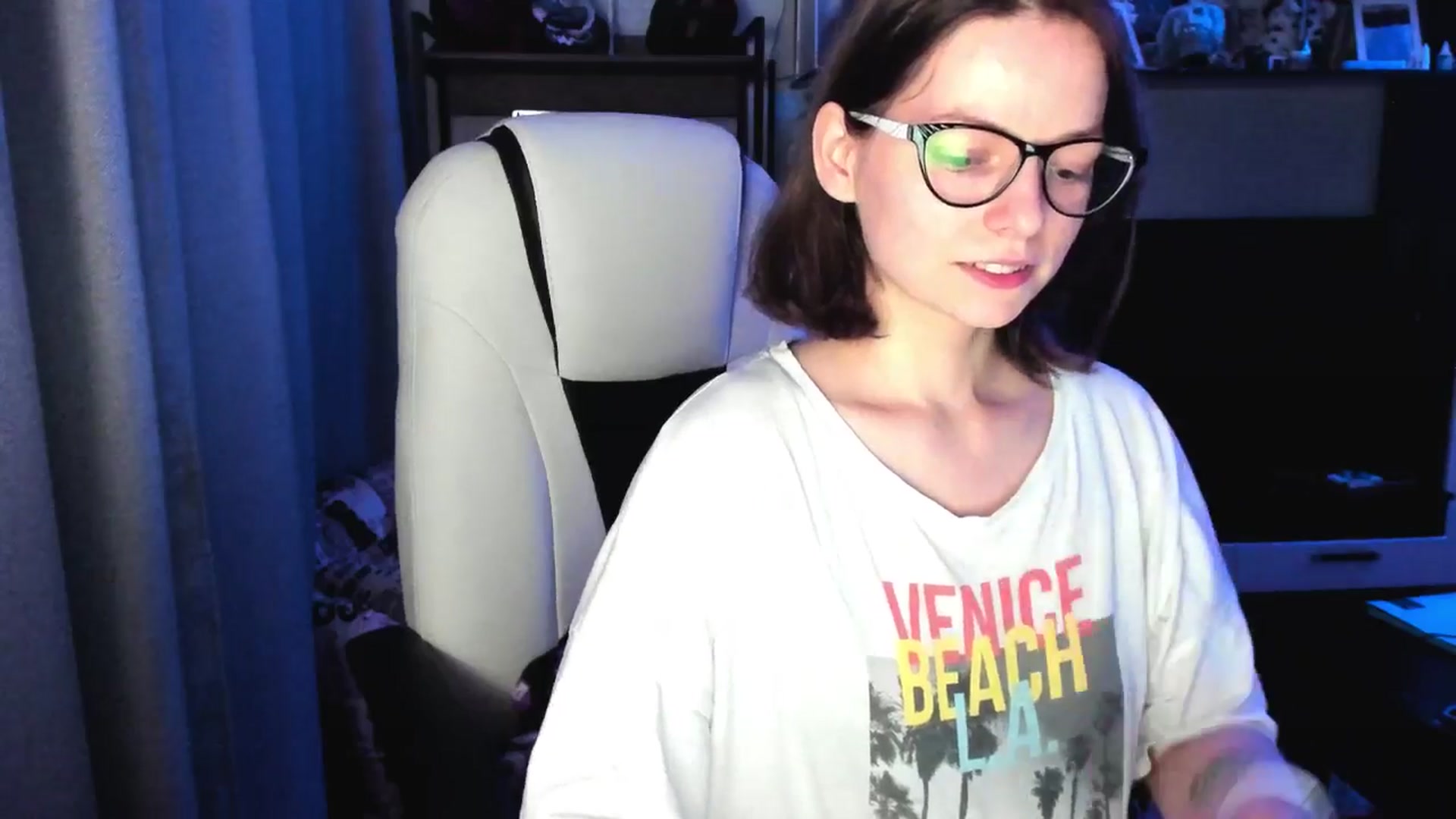 Gallery image thumbnail from MewTwo's myfreecams stream on, 08/12/2025, 22:26 image 15 of 20