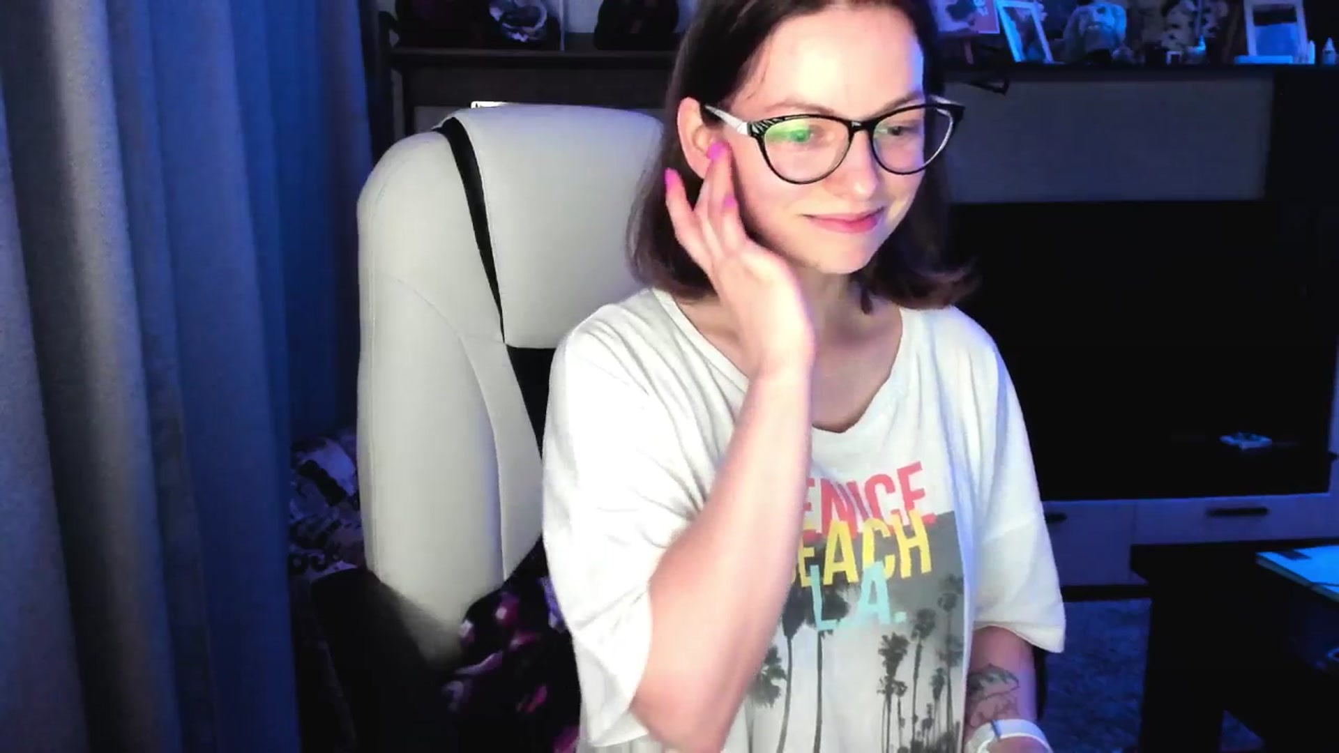 Gallery image thumbnail from MewTwo's myfreecams stream on, 08/12/2025, 22:26 image 6 of 20