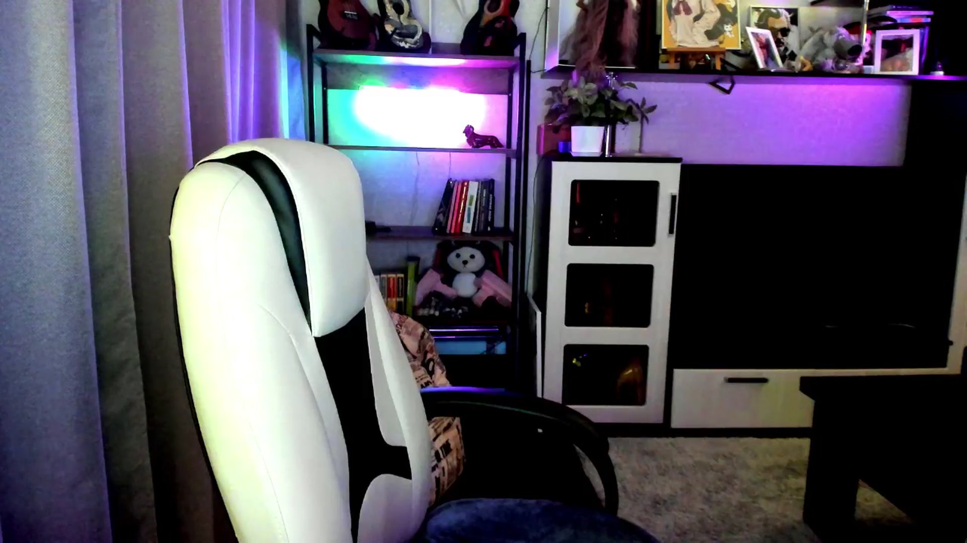 Gallery image thumbnail from MewTwo's myfreecams stream on, 09/23/2025, 19:32 image 20 of 20