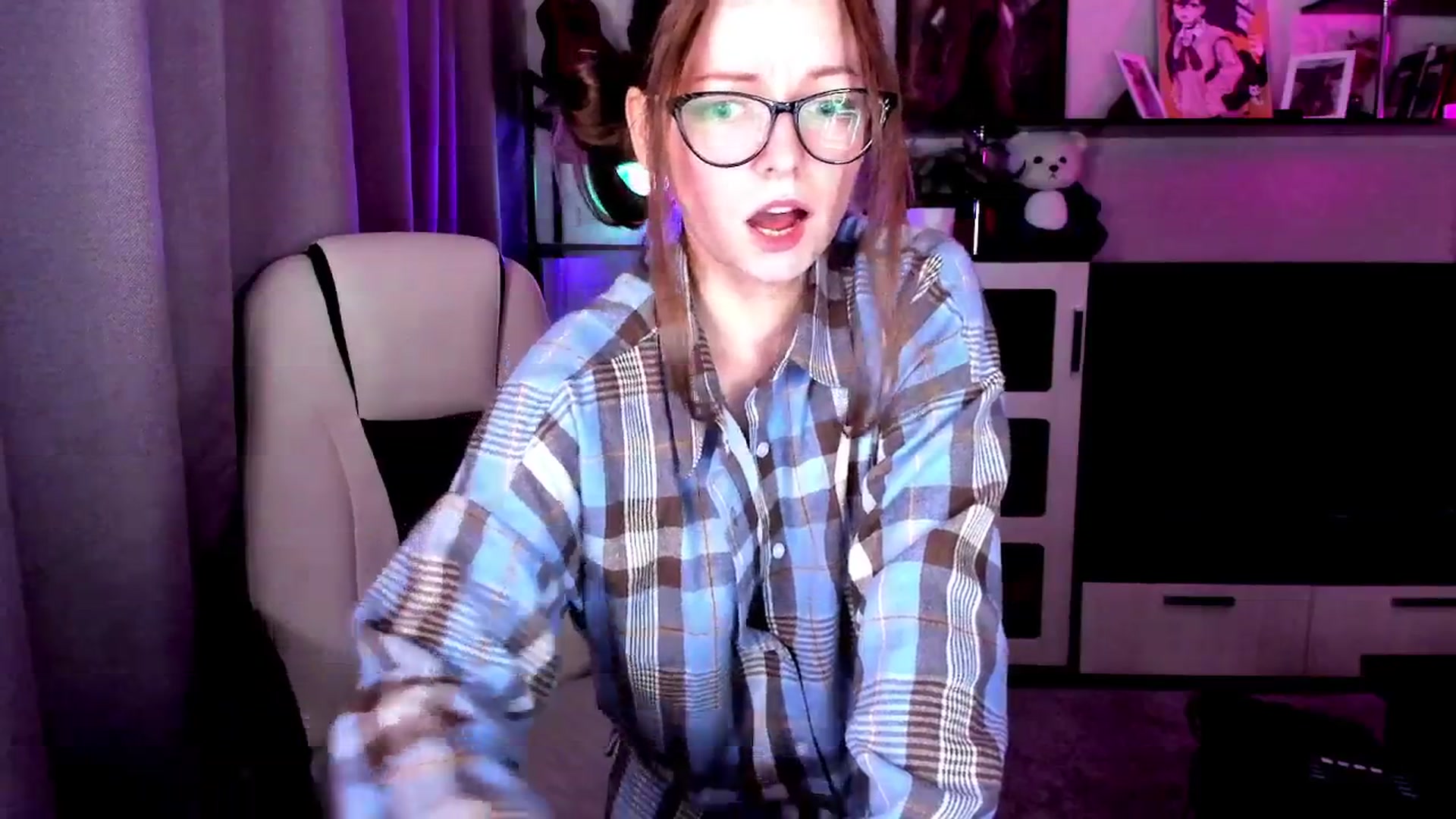 Gallery image thumbnail from MewTwo's myfreecams stream on, 10/04/2025, 23:54 image 20 of 20