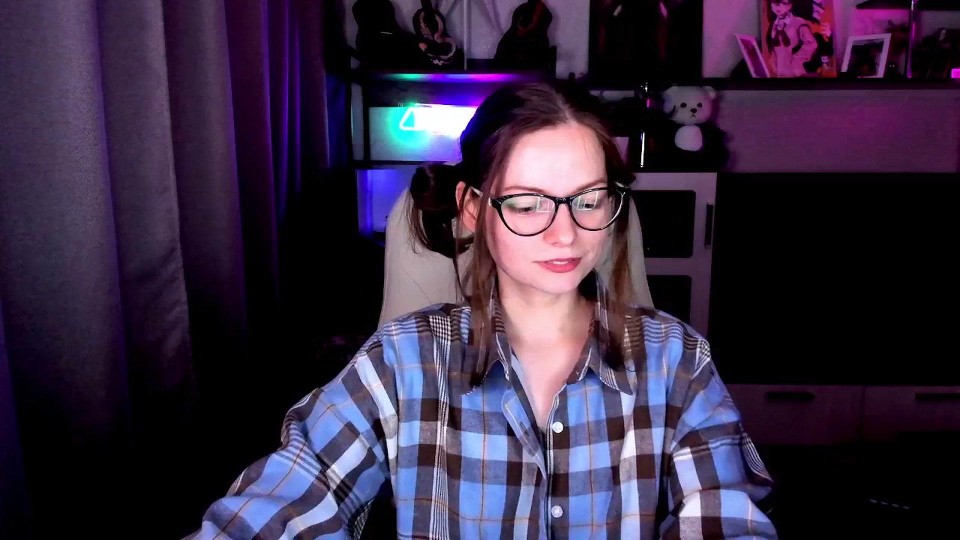 Gallery image thumbnail from MewTwo's myfreecams stream on, 10/04/2025, 23:54 image 4 of 20