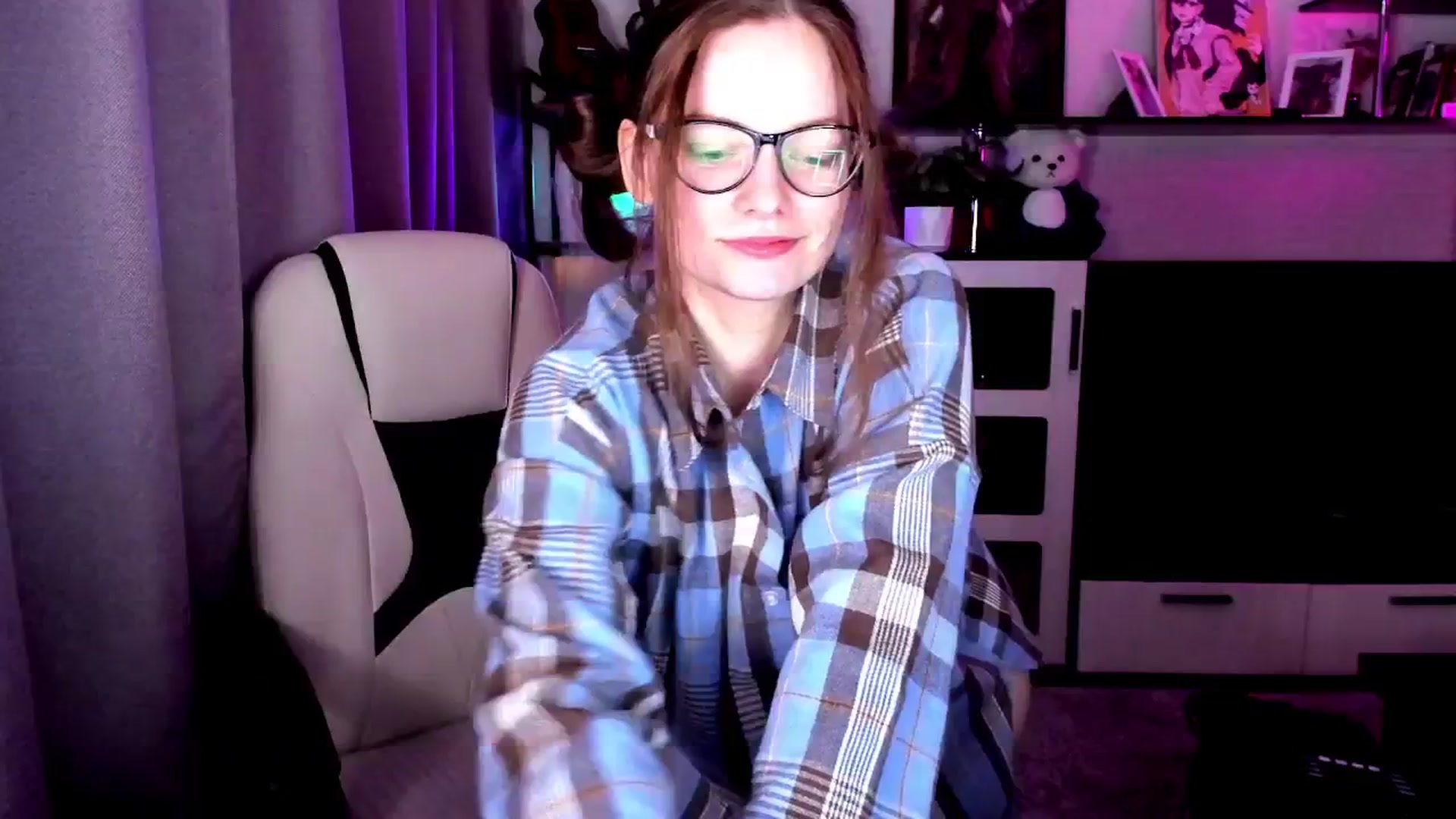 Gallery image thumbnail from MewTwo's myfreecams stream on, 10/04/2025, 23:54 image 16 of 20