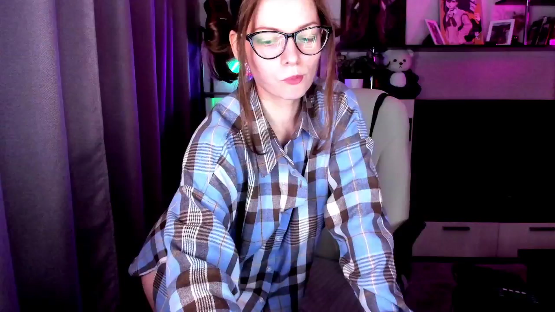 Gallery image thumbnail from MewTwo's myfreecams stream on, 10/04/2025, 23:54 image 13 of 20