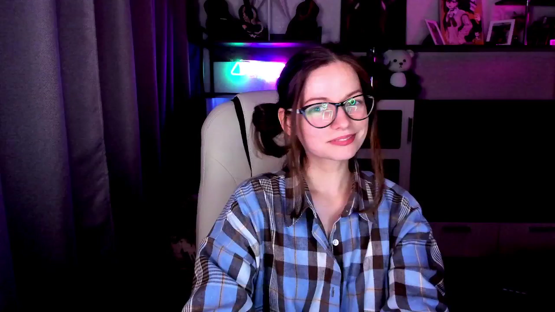 Gallery image thumbnail from MewTwo's myfreecams stream on, 10/04/2025, 23:54 image 6 of 20