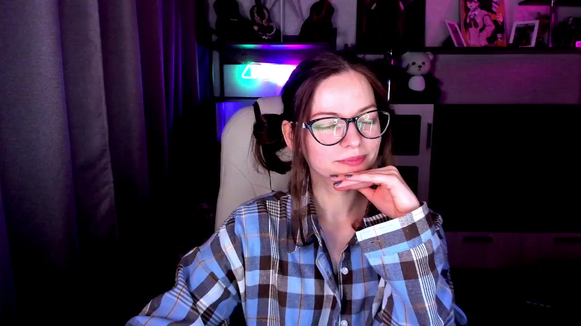 Gallery image thumbnail from MewTwo's myfreecams stream on, 10/04/2025, 23:54 image 3 of 20
