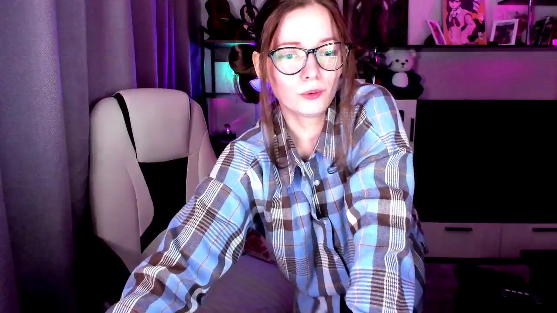 Gallery image thumbnail from MewTwo's myfreecams stream on, 10/04/2025, 23:54 image 18 of 20