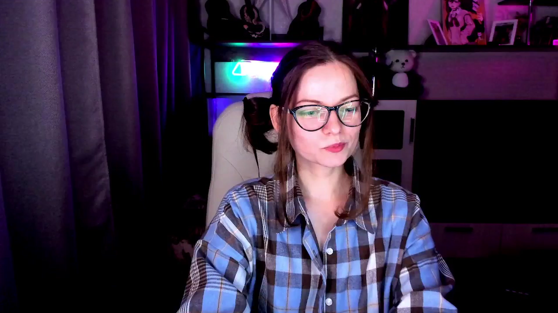 Gallery image thumbnail from MewTwo's myfreecams stream on, 10/04/2025, 23:54 image 2 of 20