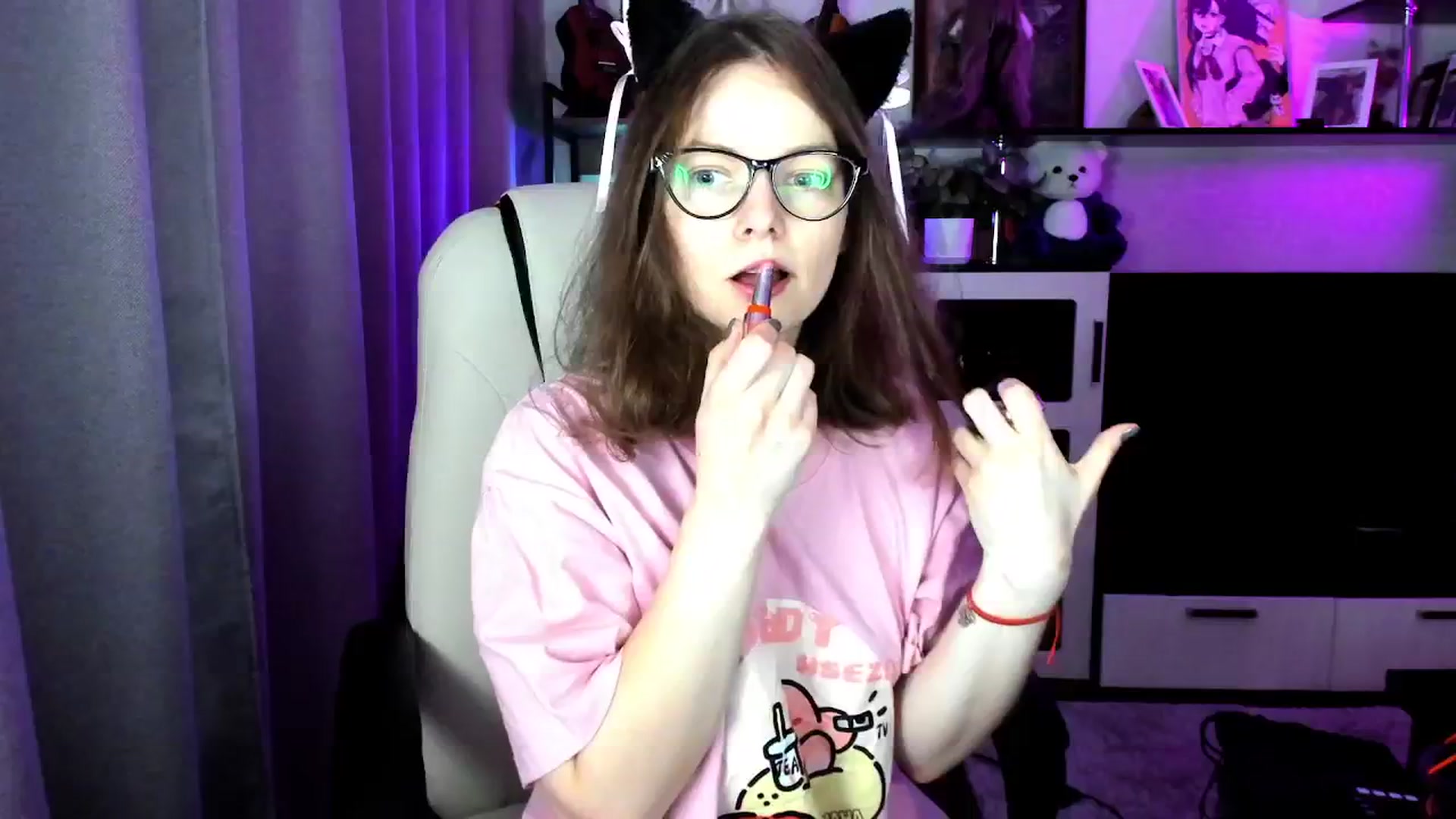 Gallery image thumbnail from MewTwo's myfreecams stream on, 10/06/2025, 01:56 image 9 of 20
