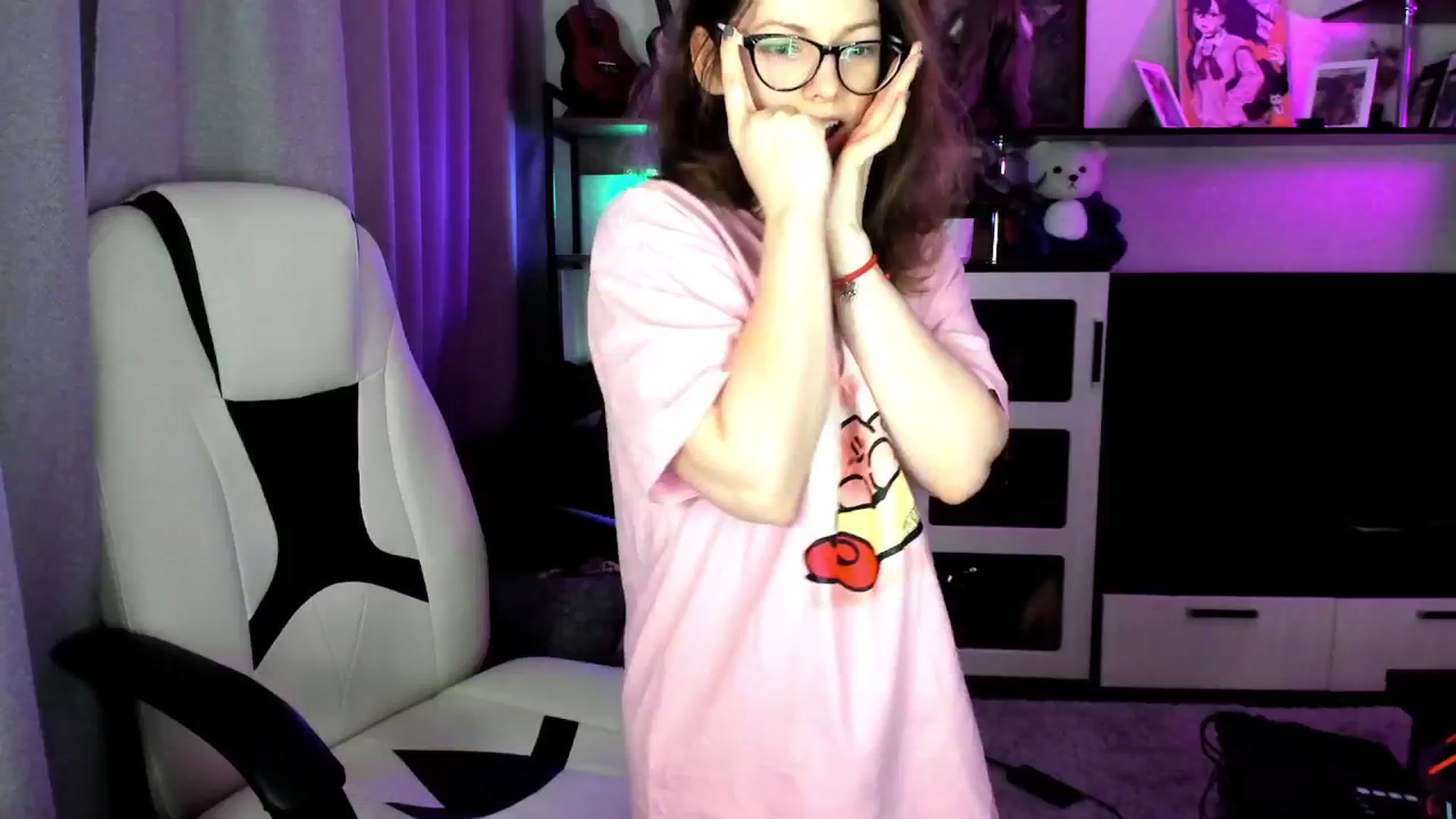 Gallery image thumbnail from MewTwo's myfreecams stream on, 10/06/2025, 01:56 image 7 of 20