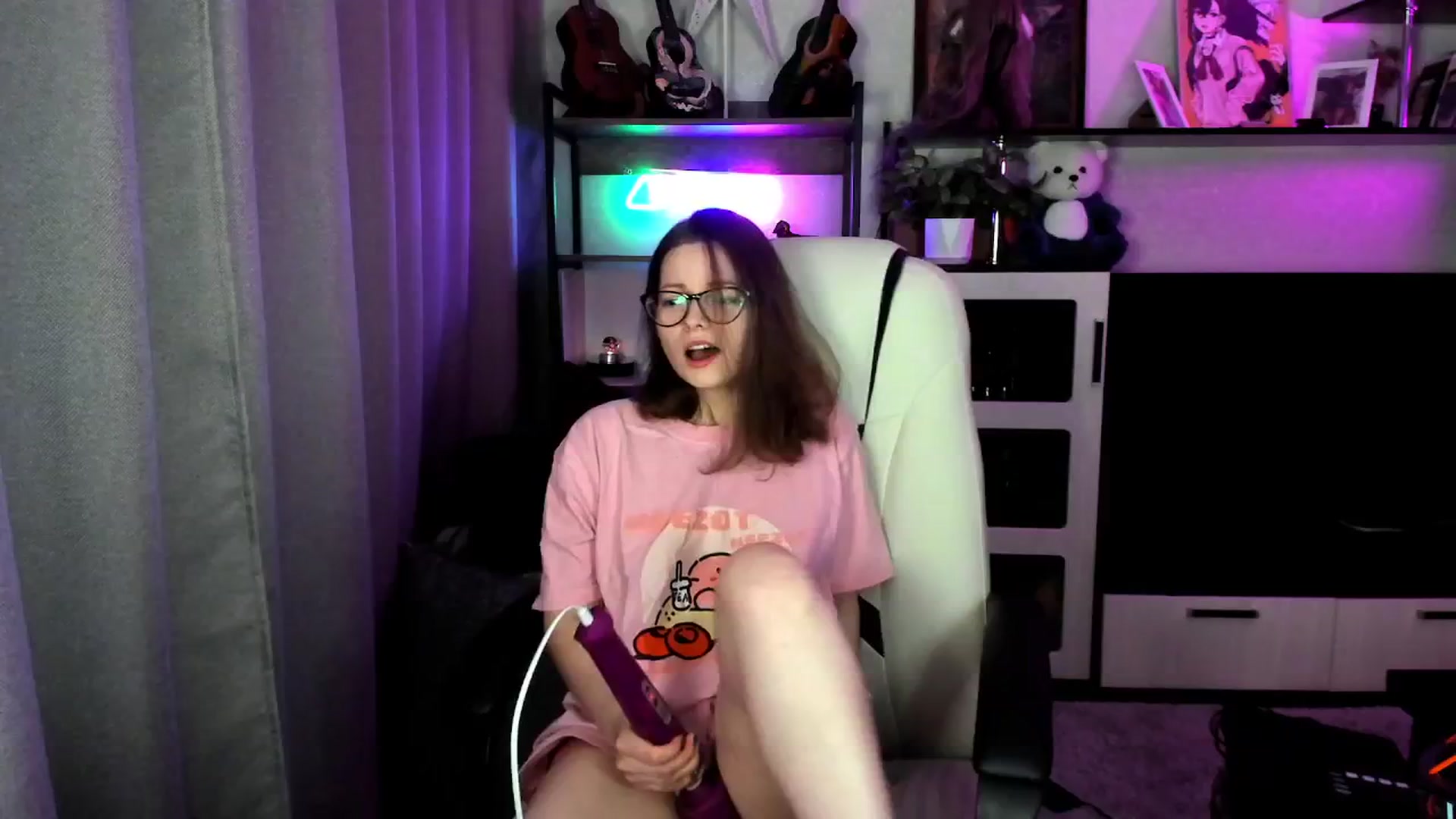 Gallery image thumbnail from MewTwo's myfreecams stream on, 10/06/2025, 01:56 image 2 of 20