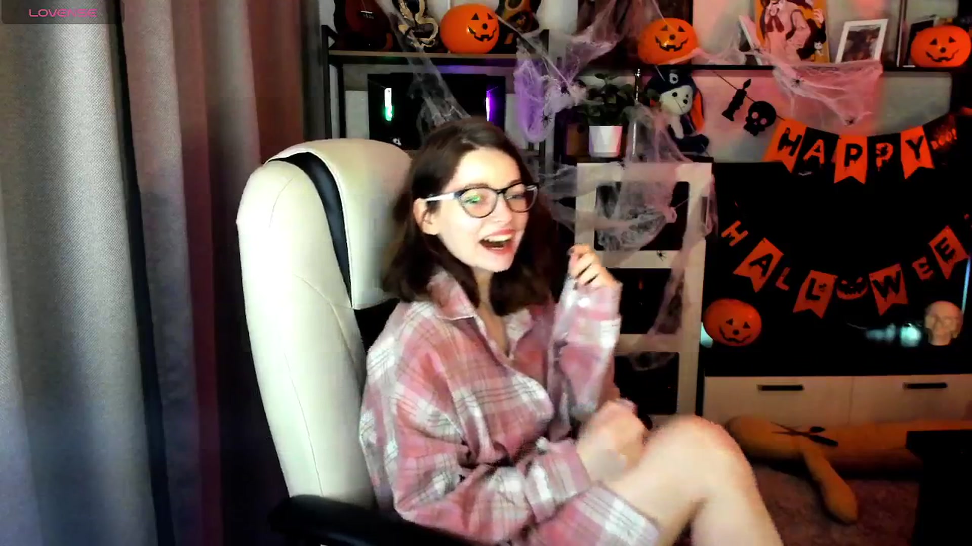 Gallery image thumbnail from MewTwo's myfreecams stream on, 10/25/2025, 23:16 image 14 of 20