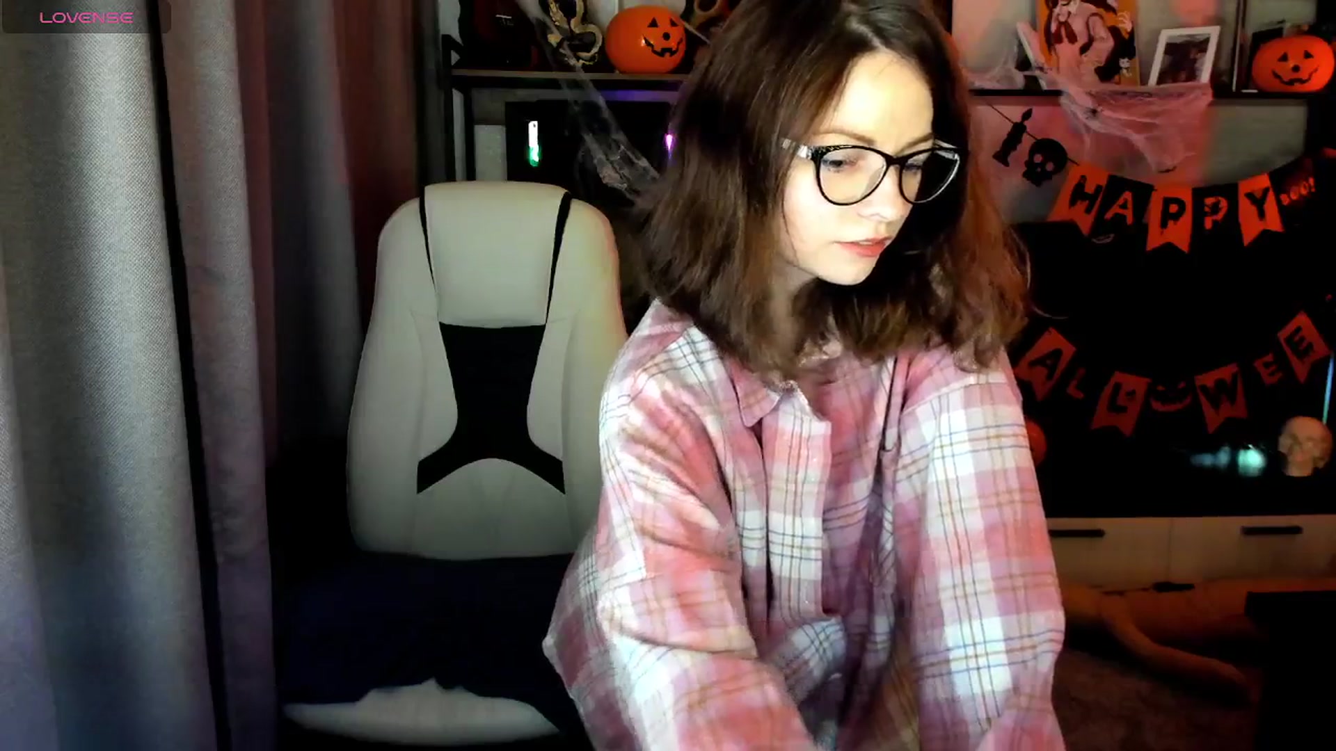 Gallery image thumbnail from MewTwo's myfreecams stream on, 10/25/2025, 23:16 image 6 of 20