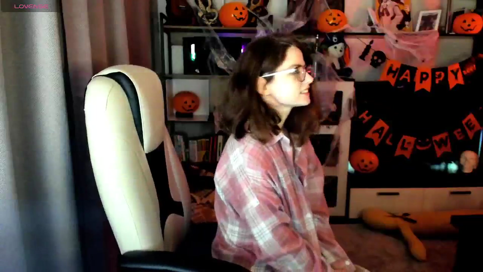 Gallery image thumbnail from MewTwo's myfreecams stream on, 10/25/2025, 23:16 image 17 of 20