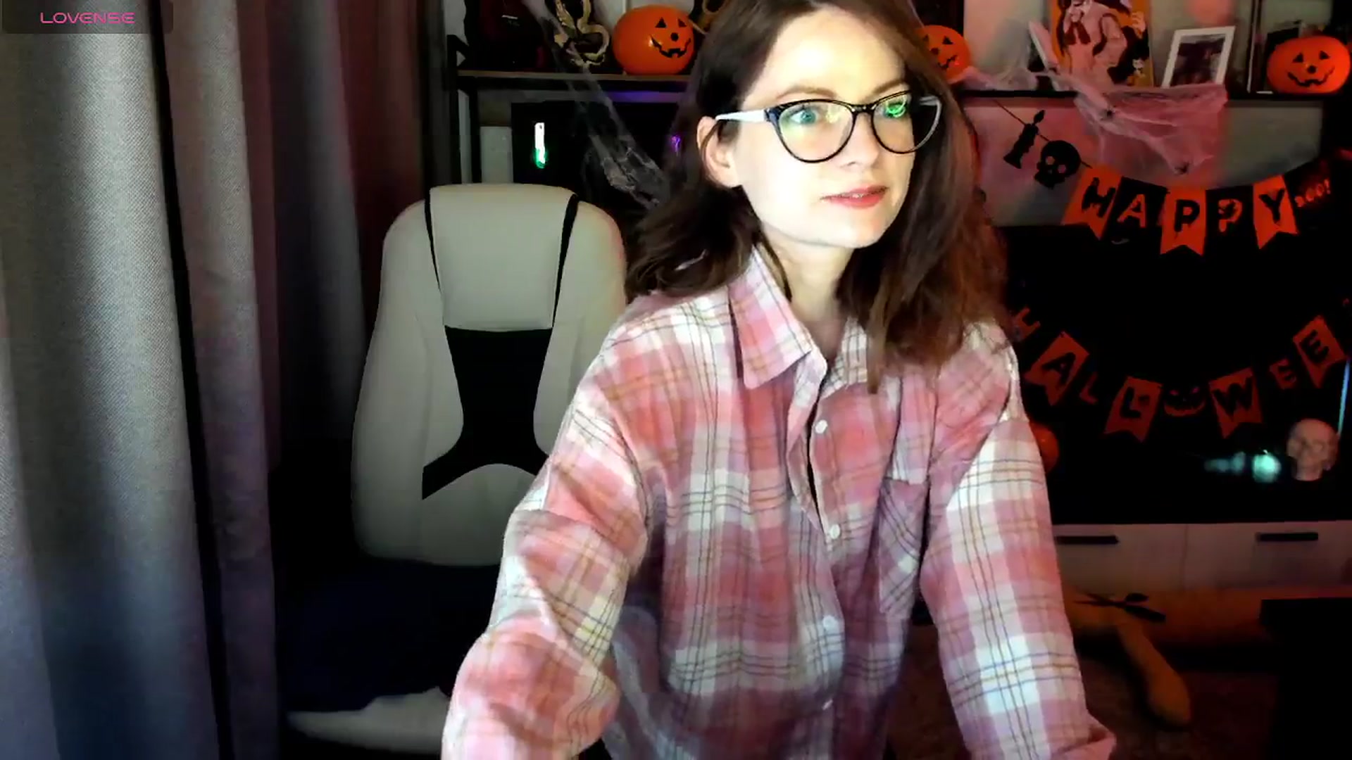 Gallery image thumbnail from MewTwo's myfreecams stream on, 10/25/2025, 23:16 image 10 of 20