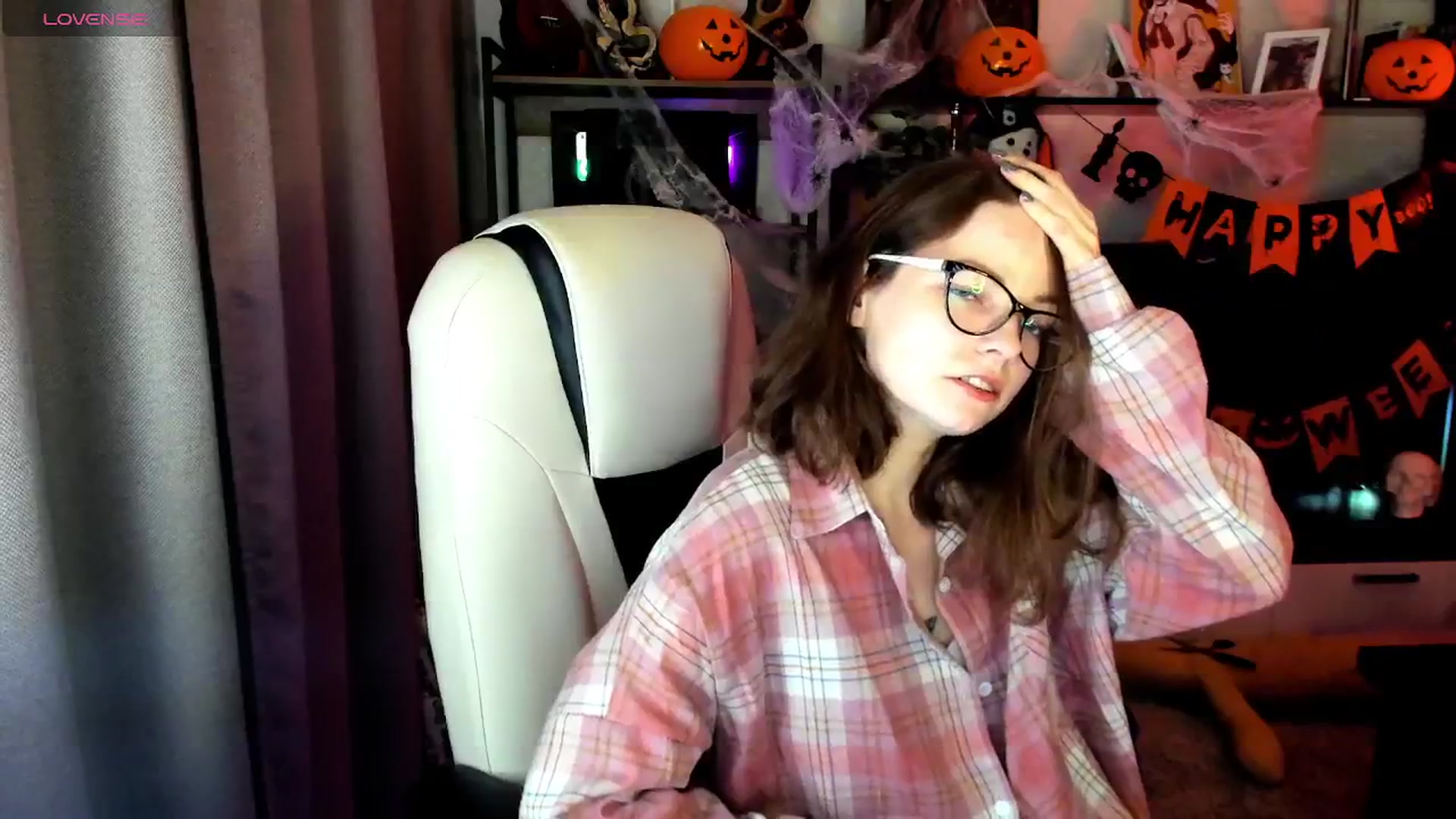 Gallery image thumbnail from MewTwo's myfreecams stream on, 10/25/2025, 23:16 image 18 of 20
