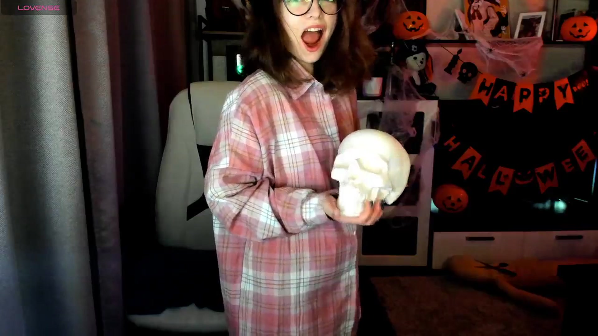 Gallery image thumbnail from MewTwo's myfreecams stream on, 10/25/2025, 23:16 image 9 of 20