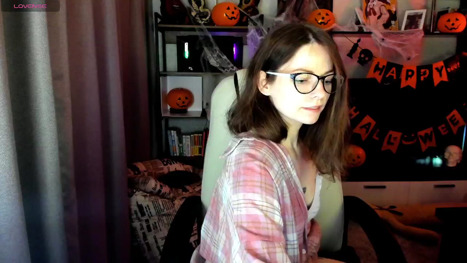 Gallery image thumbnail from MewTwo's myfreecams stream on, 10/26/2025, 24:59 image 9 of 20