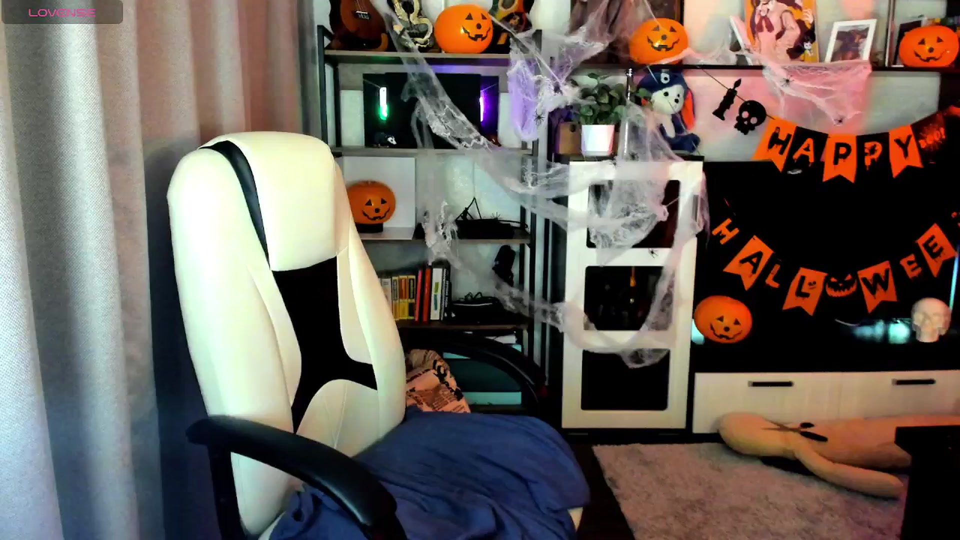 Gallery image thumbnail from MewTwo's myfreecams stream on, 10/26/2025, 24:59 image 15 of 20