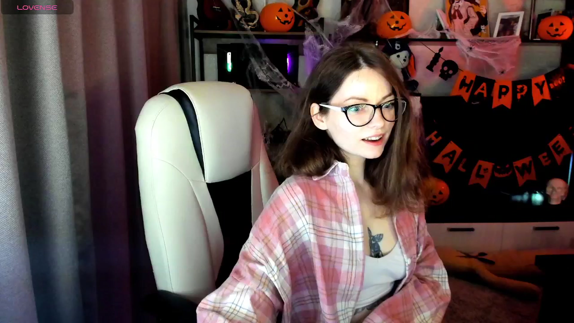 Gallery image thumbnail from MewTwo's myfreecams stream on, 10/26/2025, 24:59 image 4 of 20