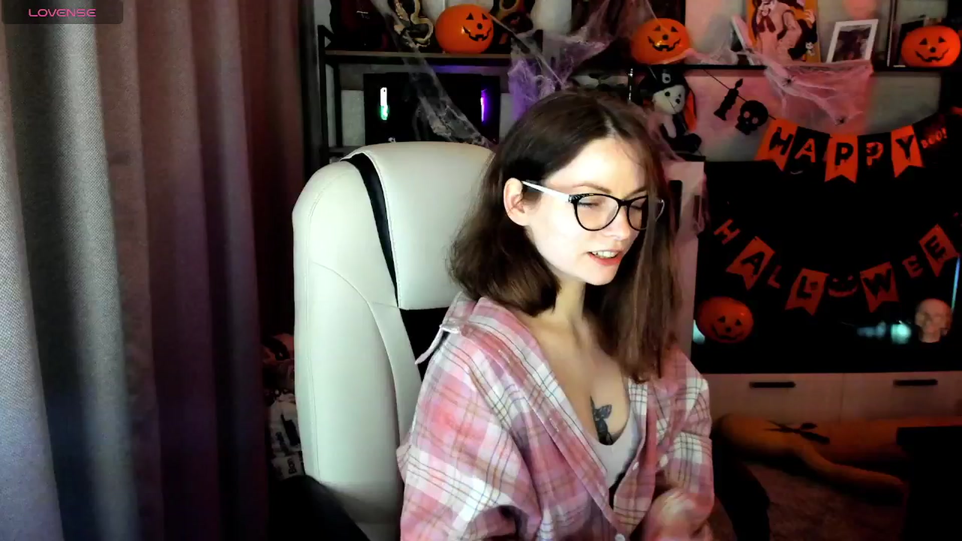 Gallery image thumbnail from MewTwo's myfreecams stream on, 10/26/2025, 24:59 image 13 of 20